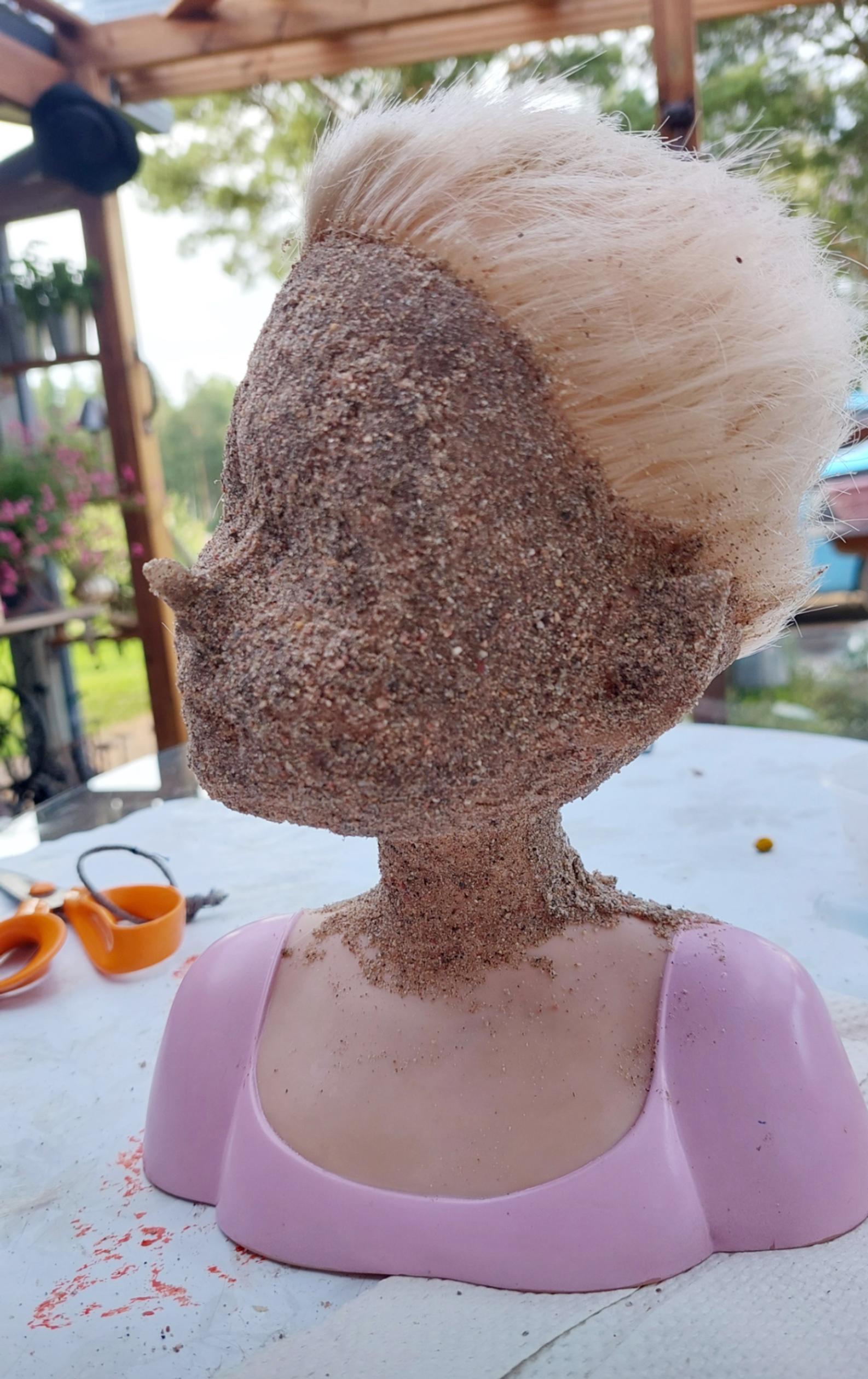This is how the doll head’s face is shaped.