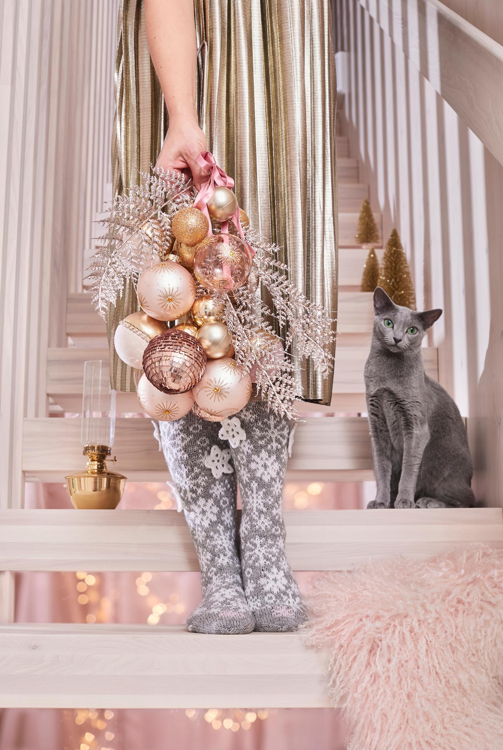 Snowflake socks: Knit this winter’s most beautiful wool socks and decorate them with crocheted stars!