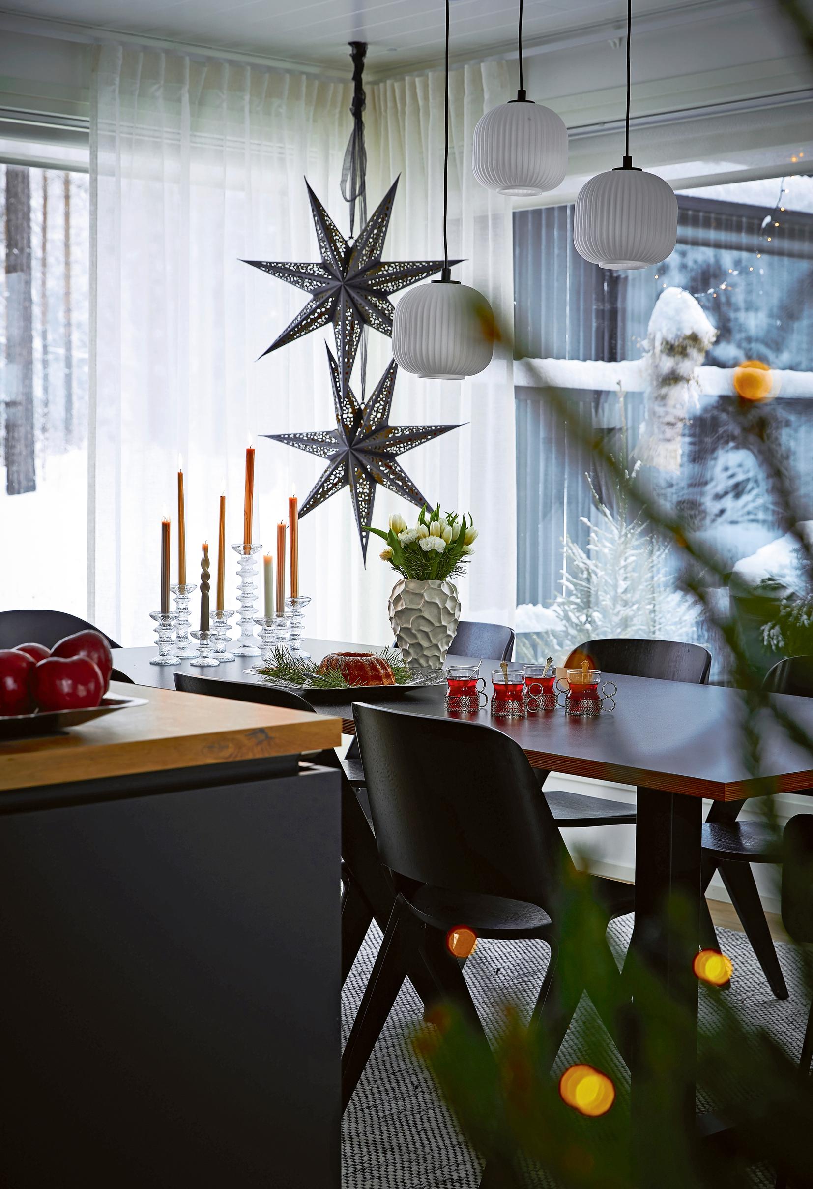 a table set decorated for Christmas and mulled wine in glasses