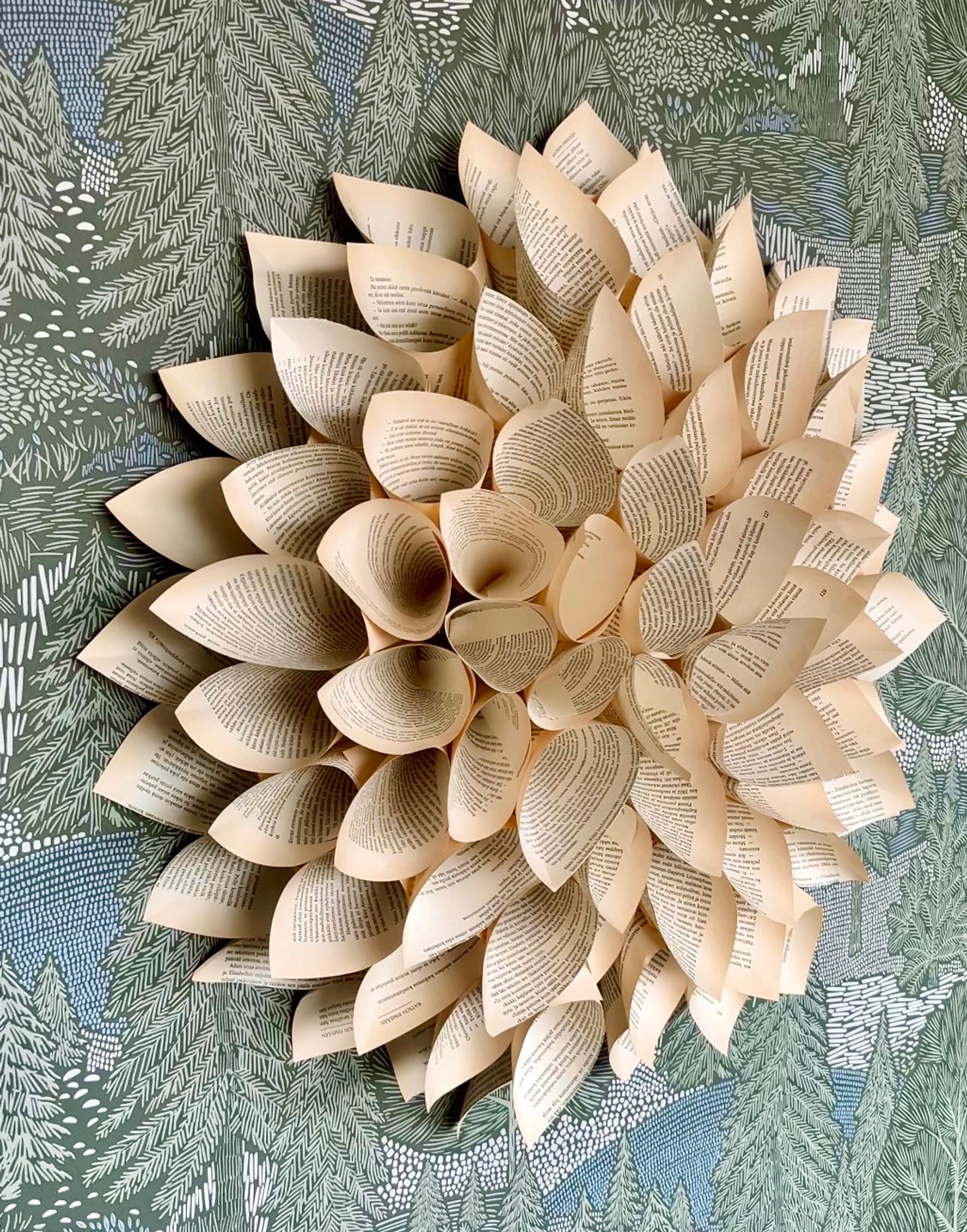 Paper dahlia cones