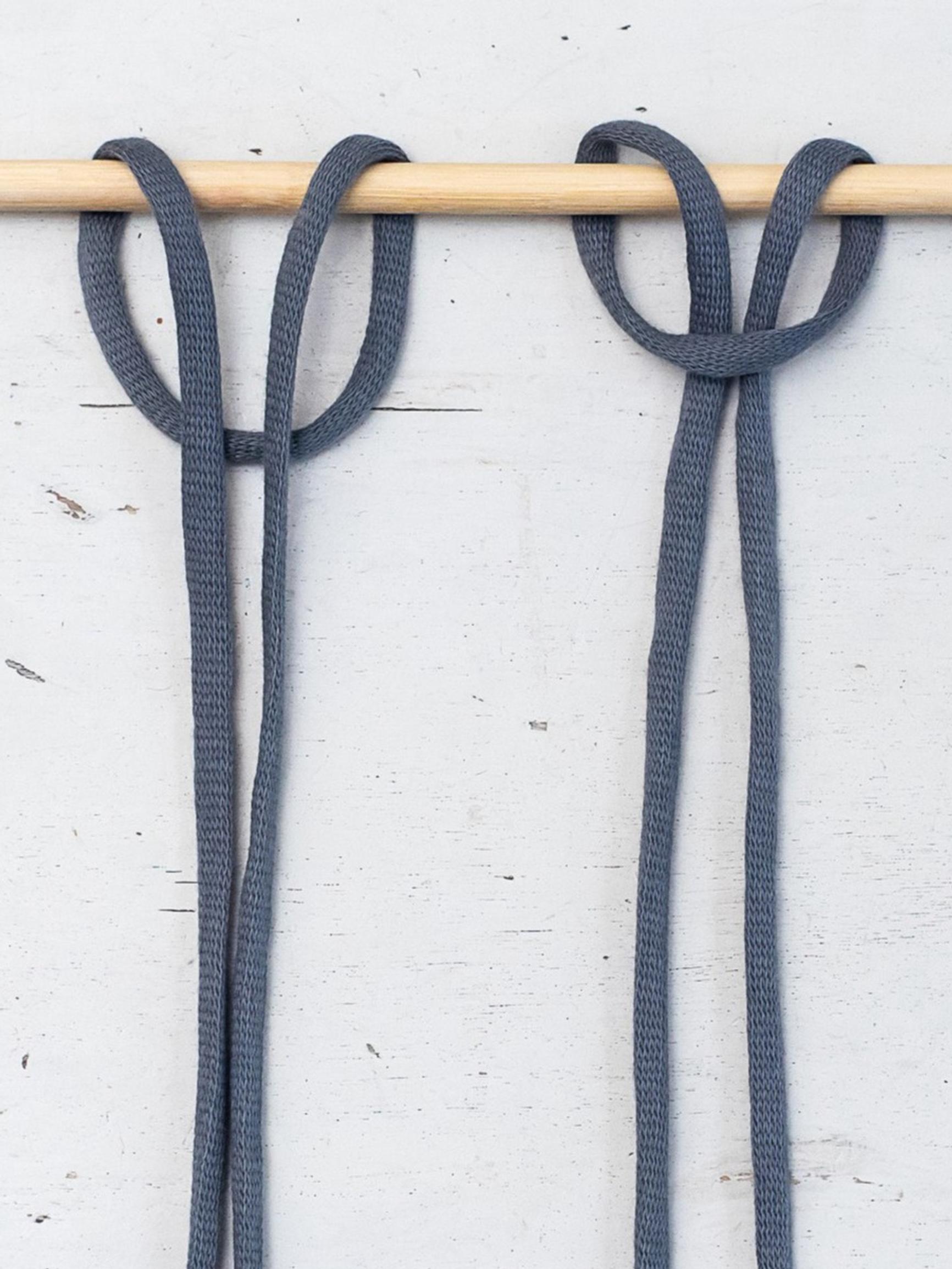 Half hitch, overhand knot, and 4 other must-know macramé knots—see illustrated guide