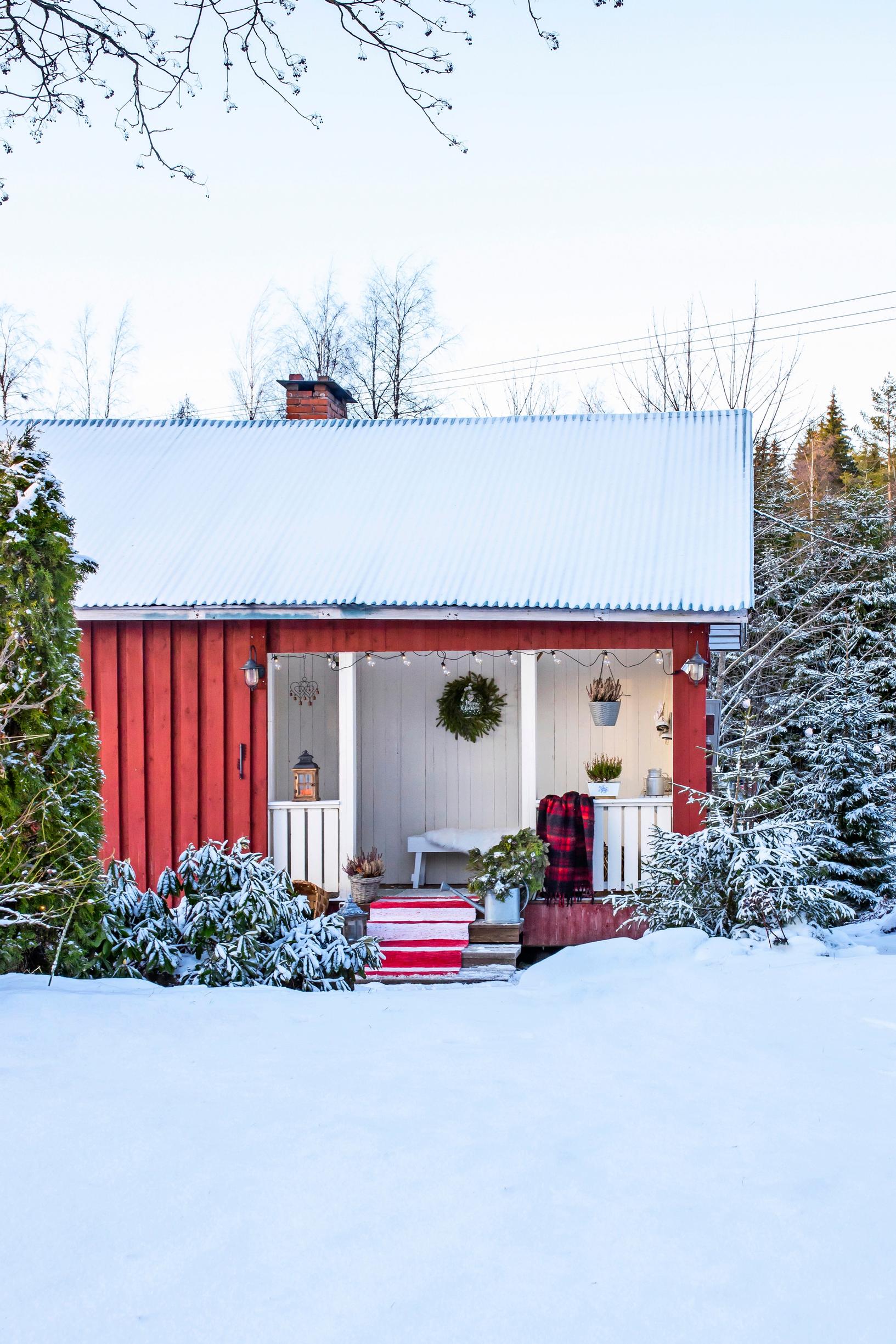 Sauna decorated for Christmas
