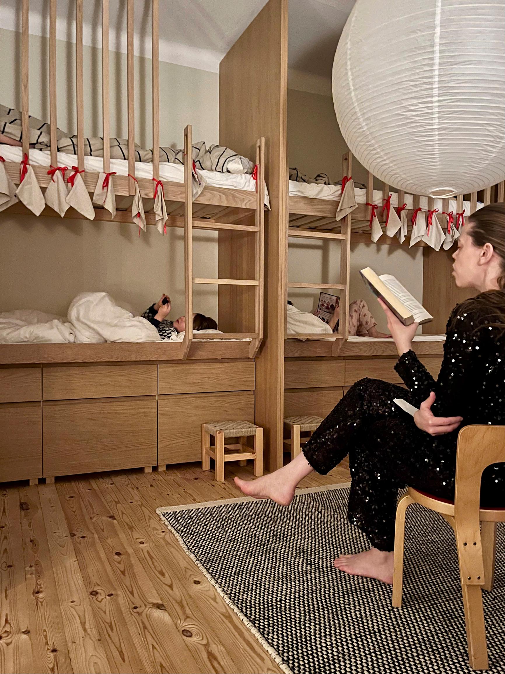 raisa mattila reads to the children