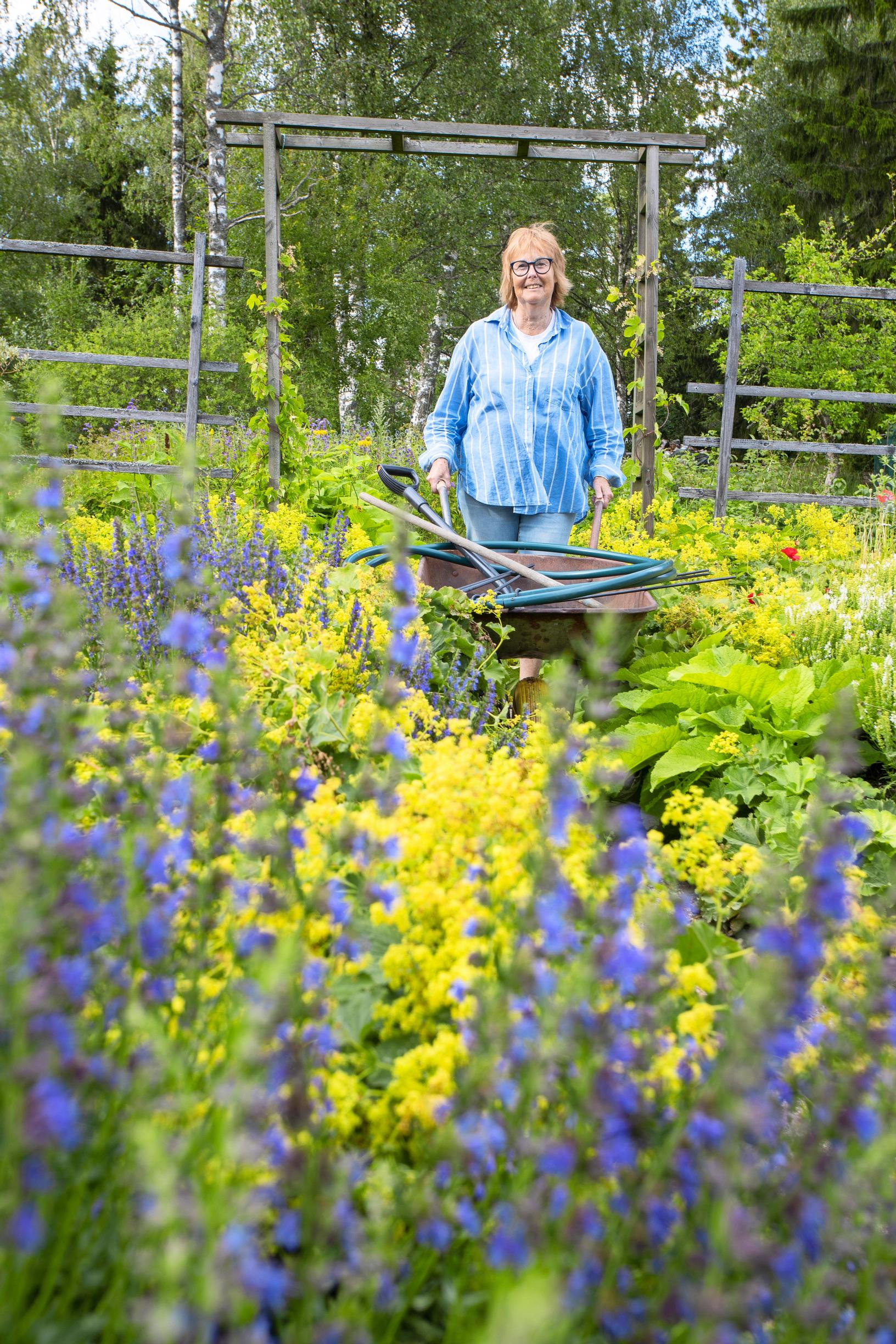 Maje Forstén in her garden