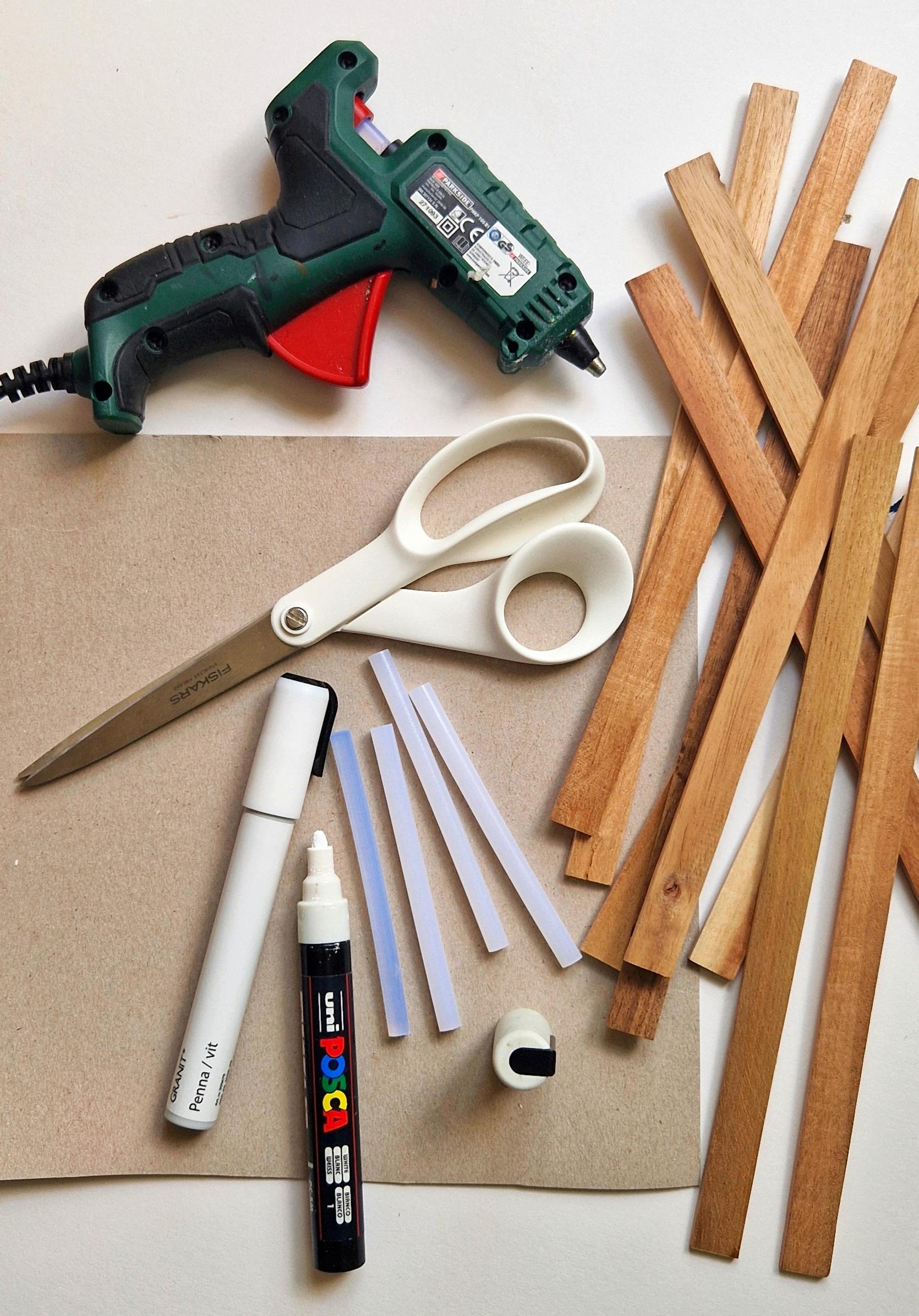 Supplies for customizing the house lantern.