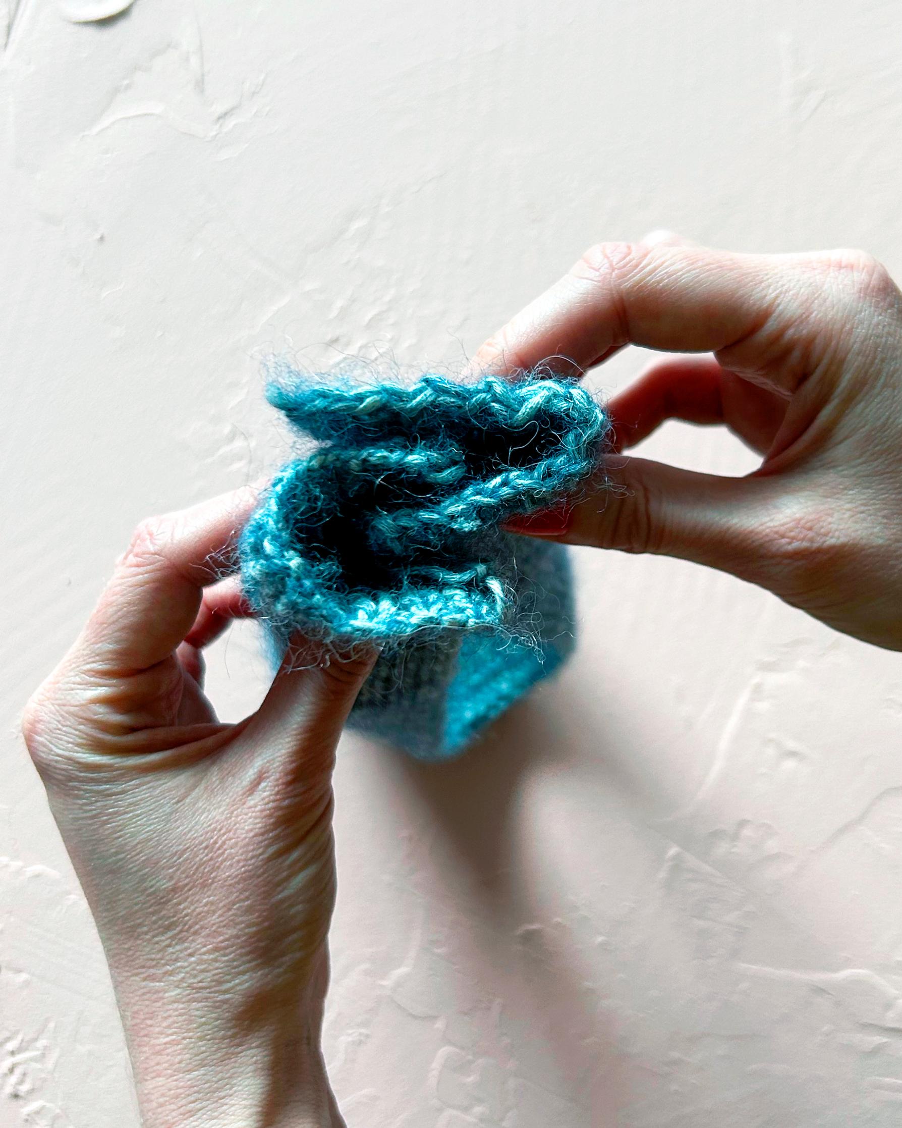 Knitted headband, creating the twist: step 1