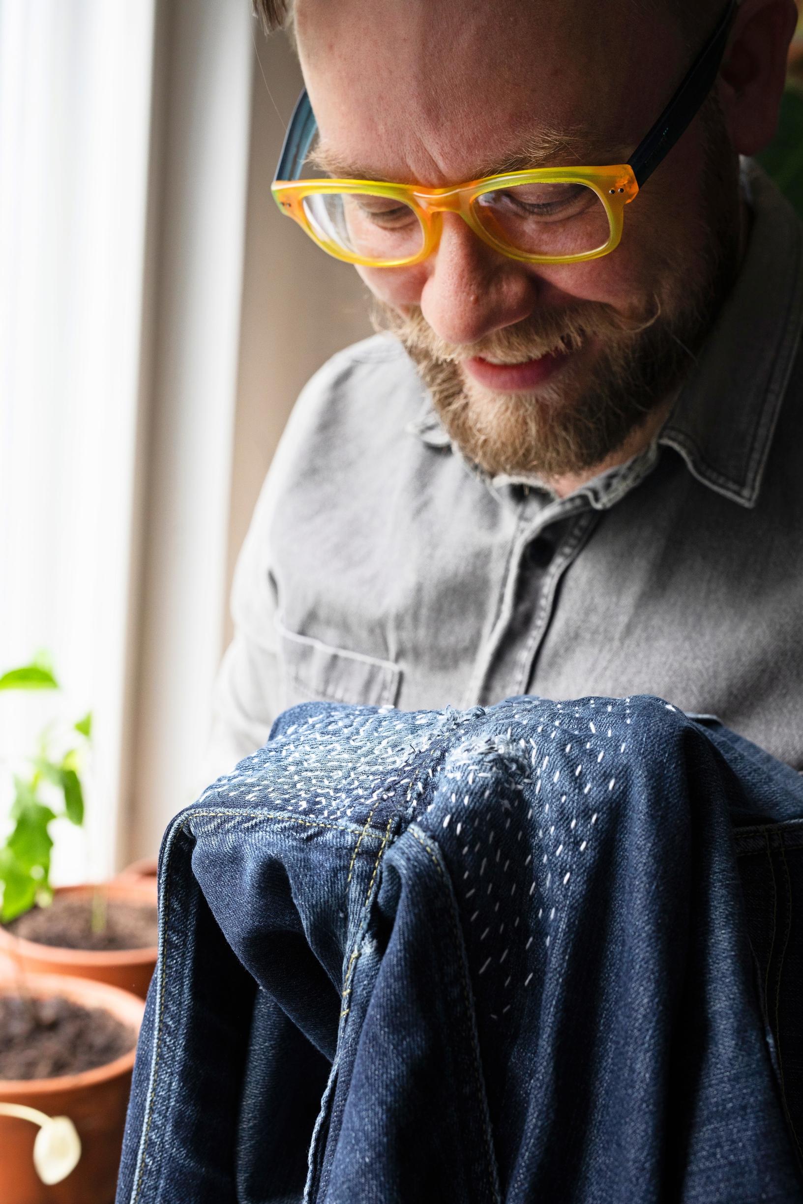 Niko embroidering