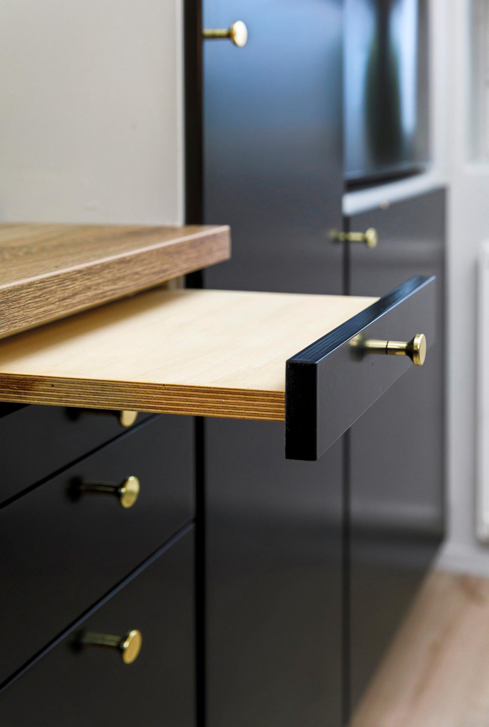 Kitchen cabinets and knobs
