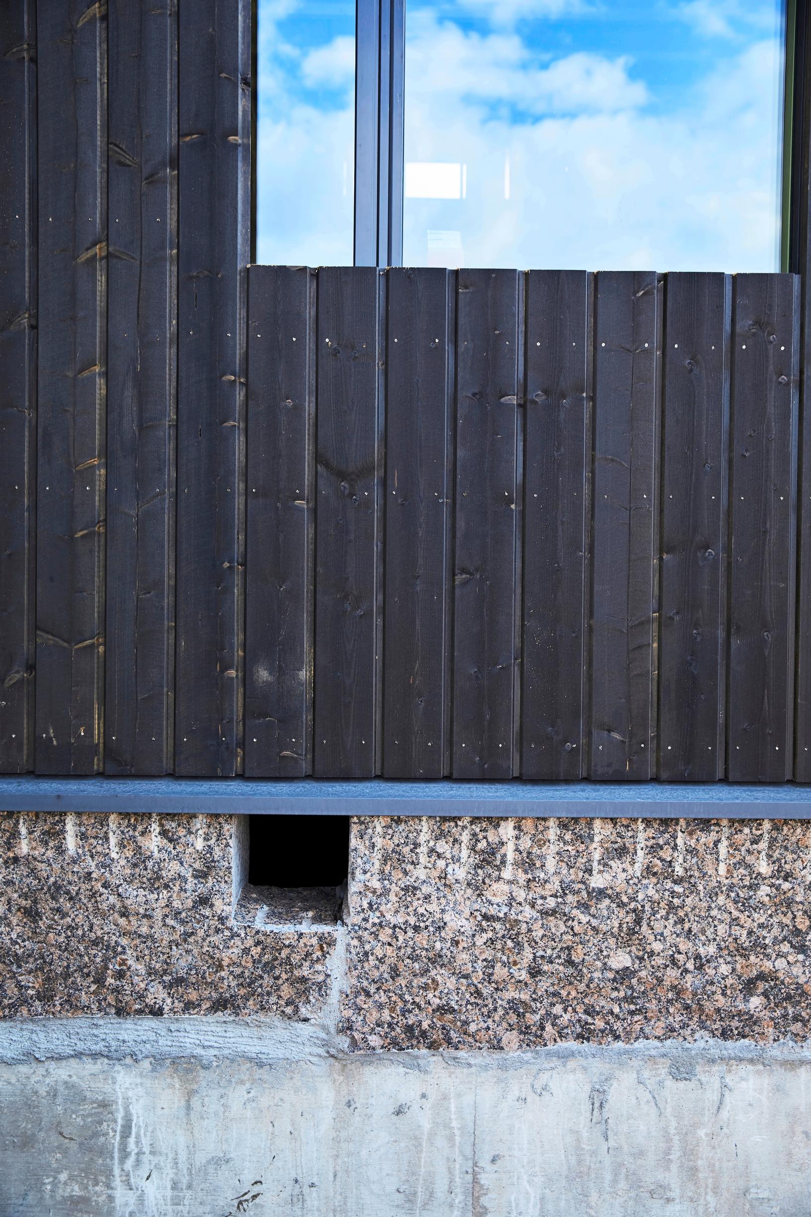 Maintaining a ventilated crawl space