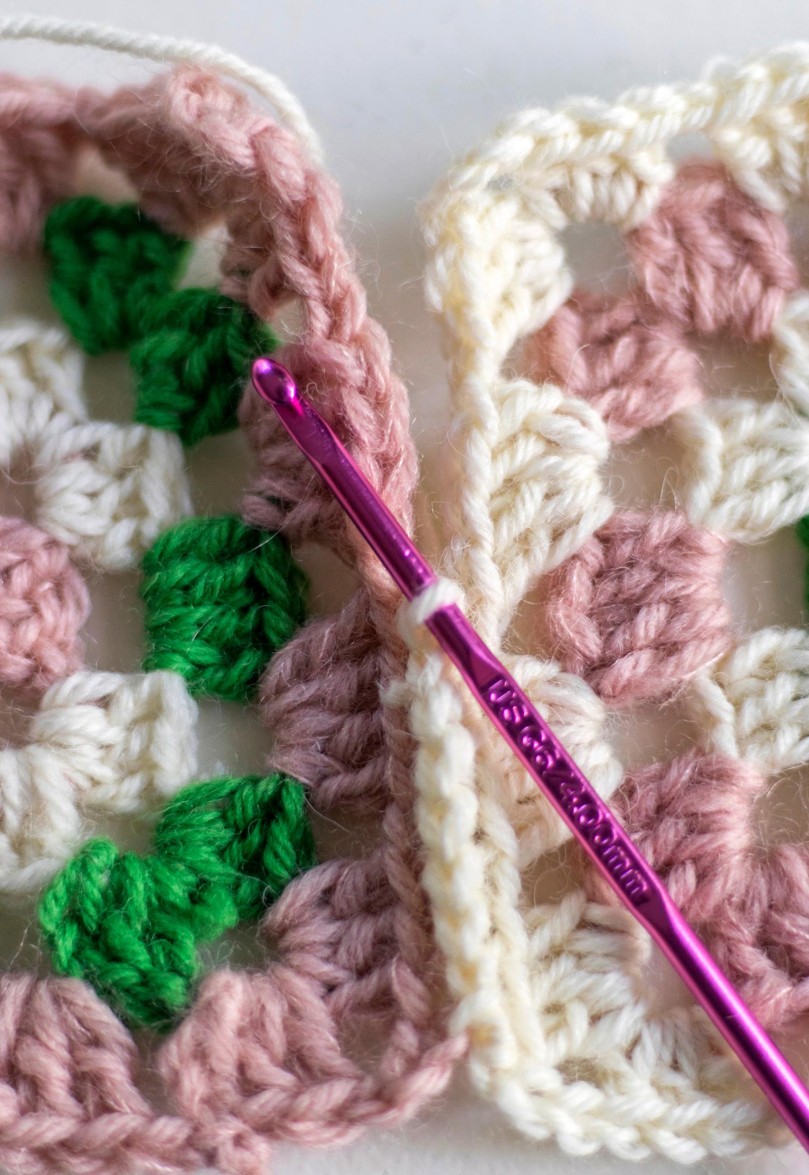 Joining granny squares with chain stitches