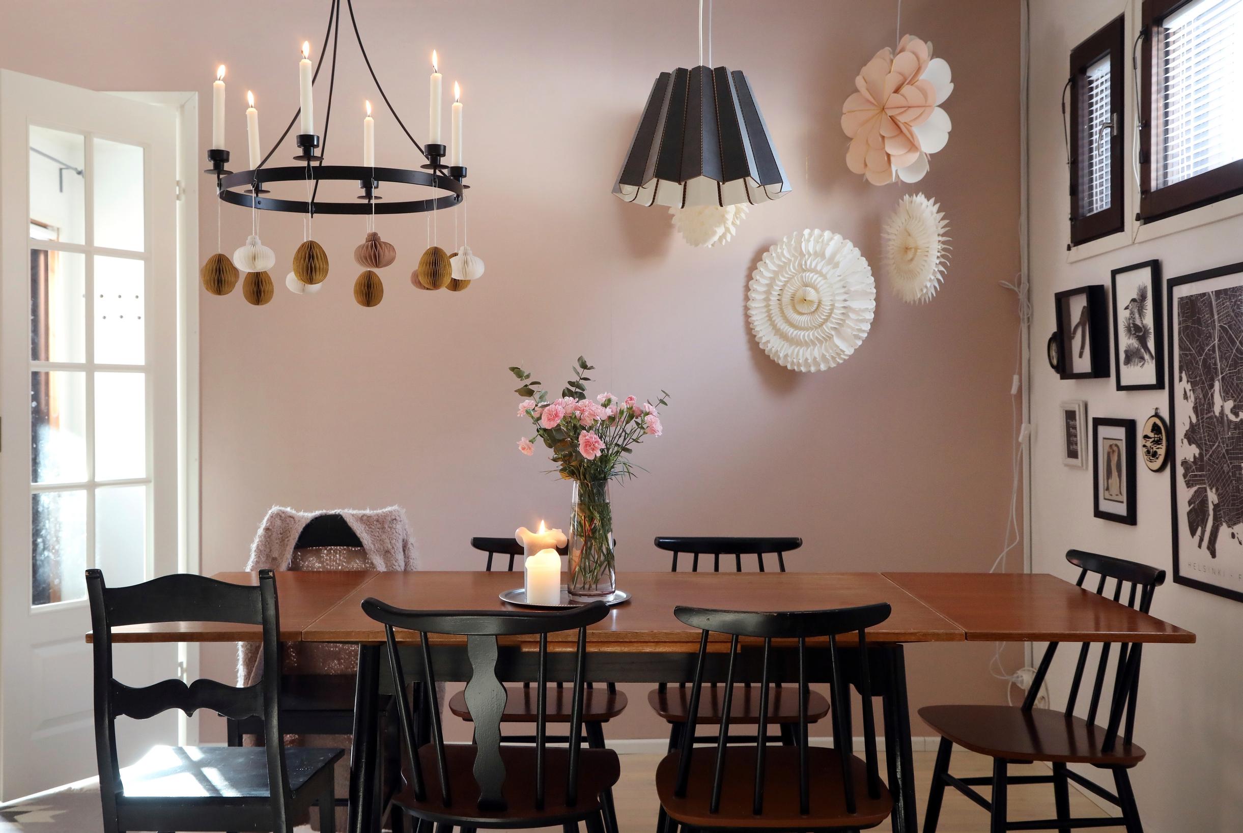 A Neito-colored wall in the dining area