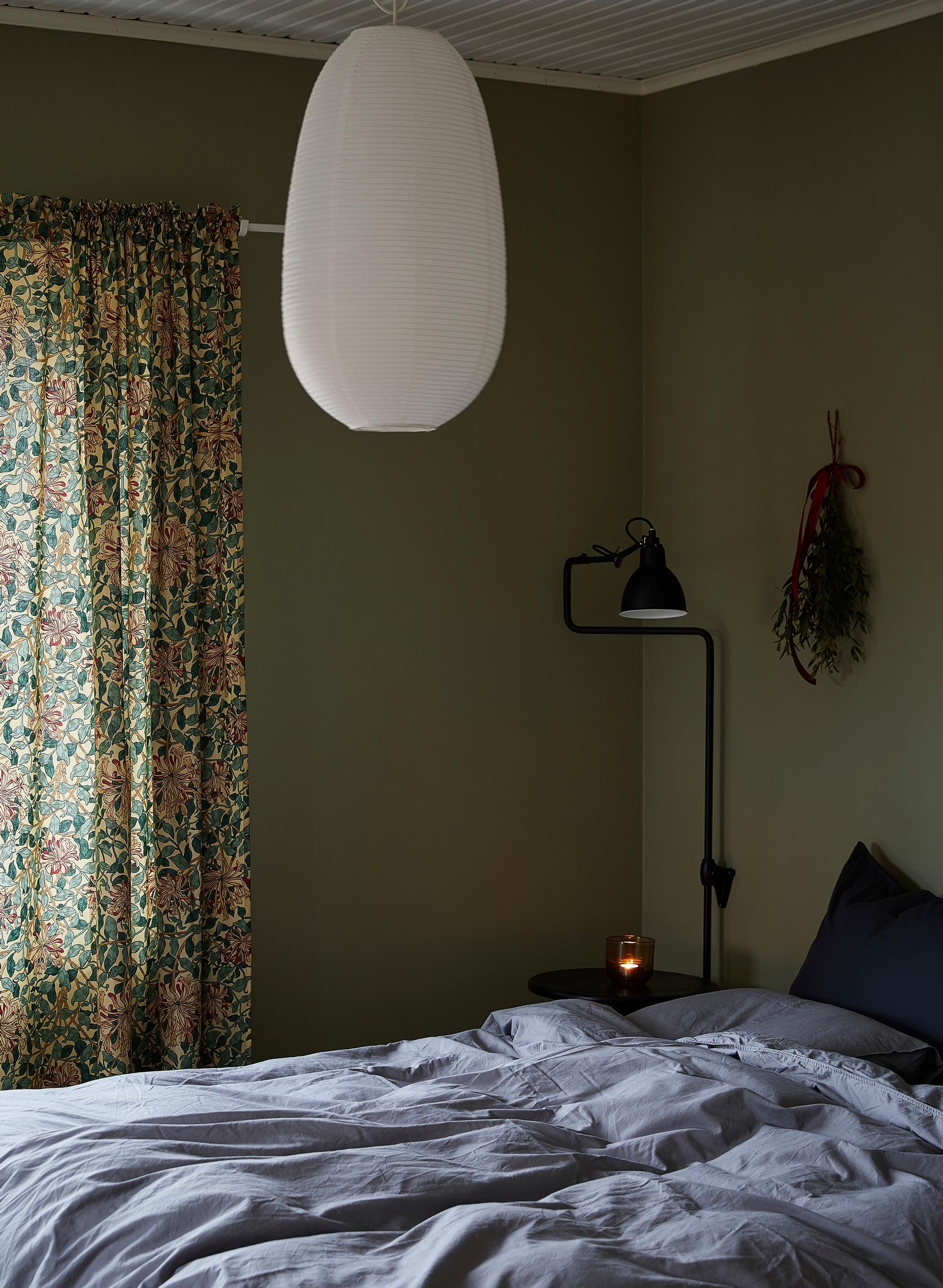The parents’ bedroom painted green