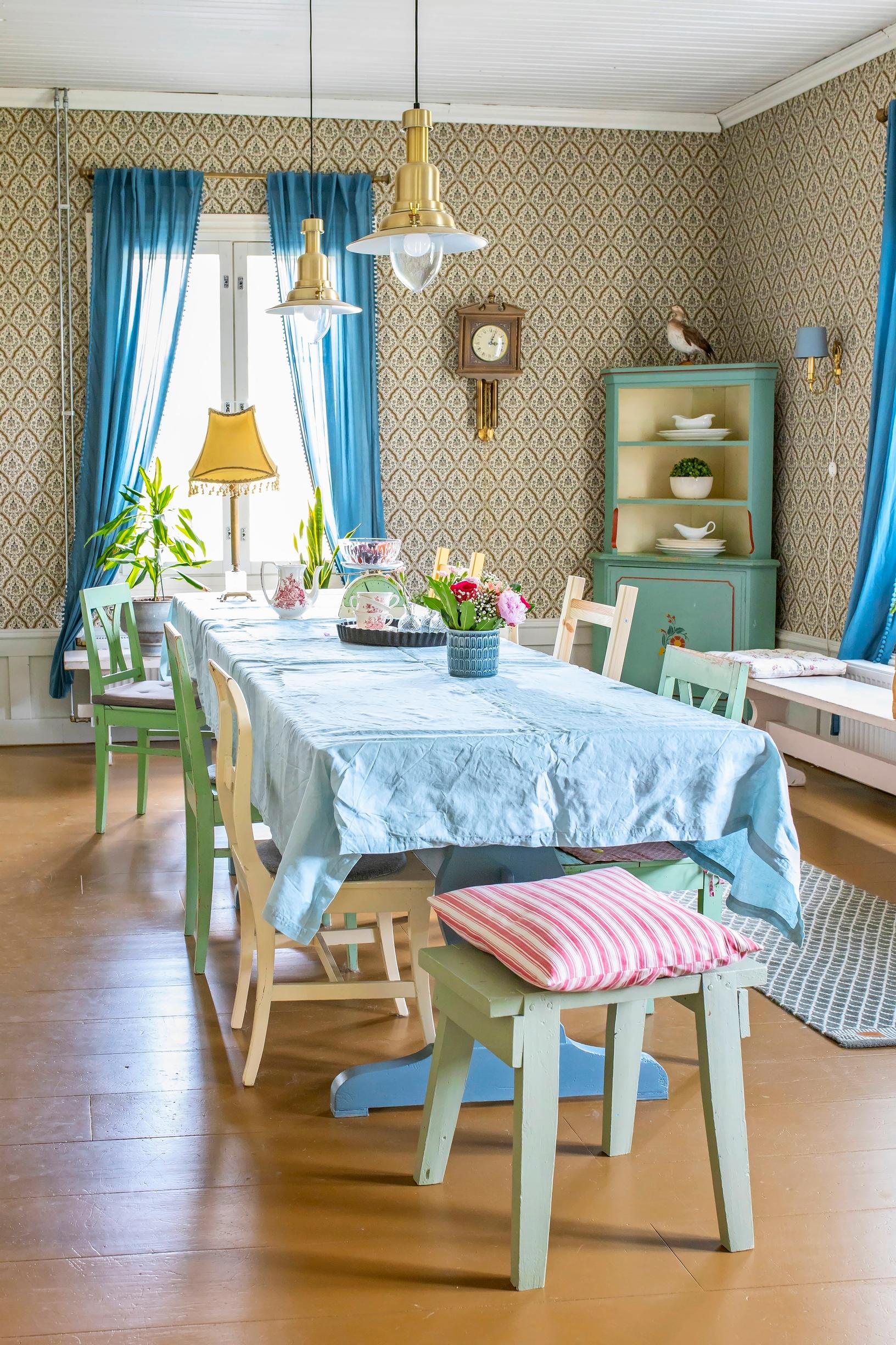 a colorfully decorated dining room