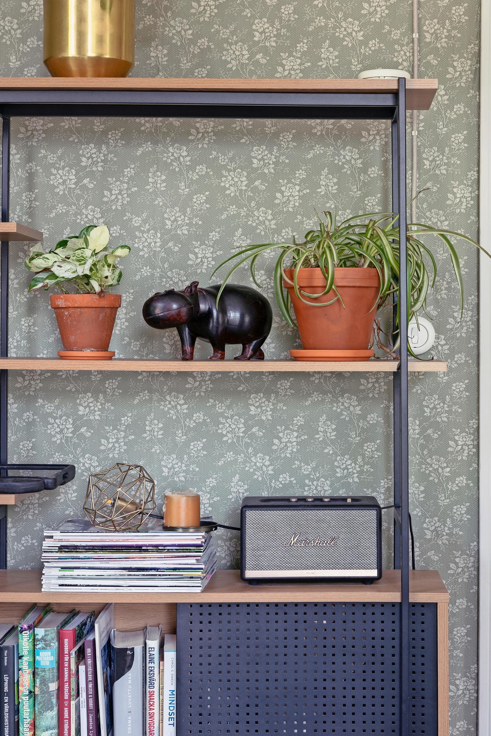 A photo of a vintage bookshelf.