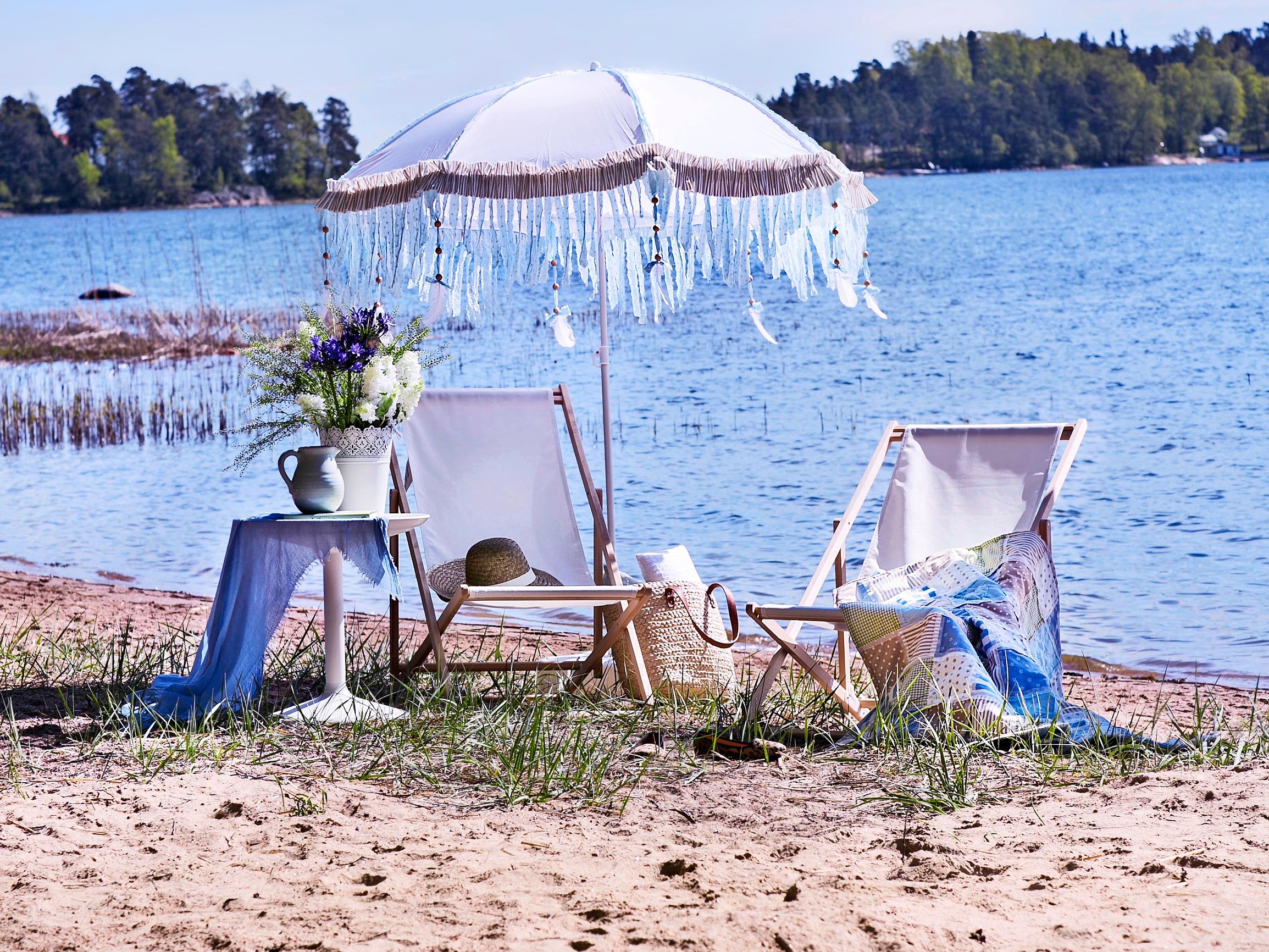 Summer house with a backyard beach—11 tips to create a dreamy beach from a muddy shore