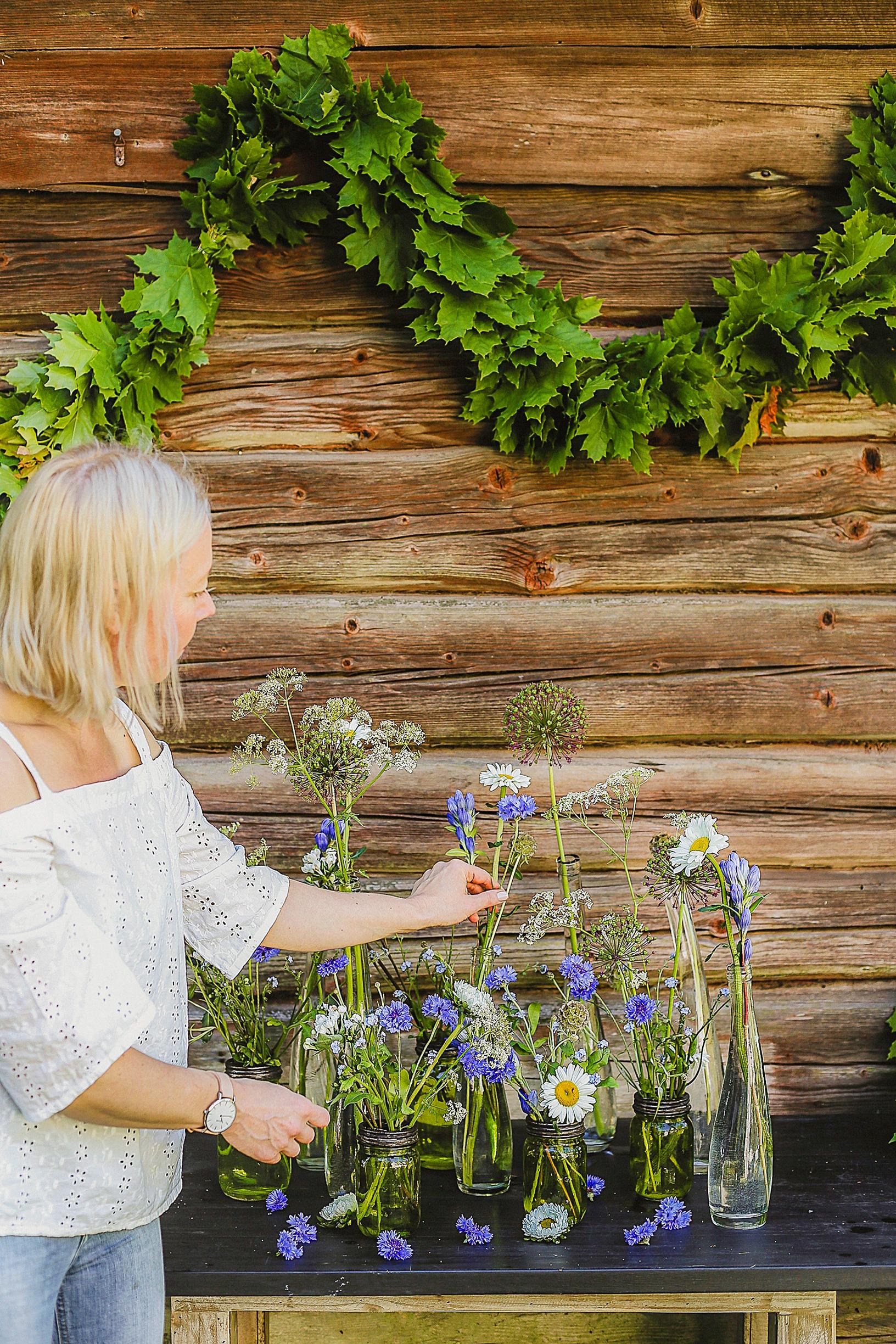 Different types of vases with natural flowers.