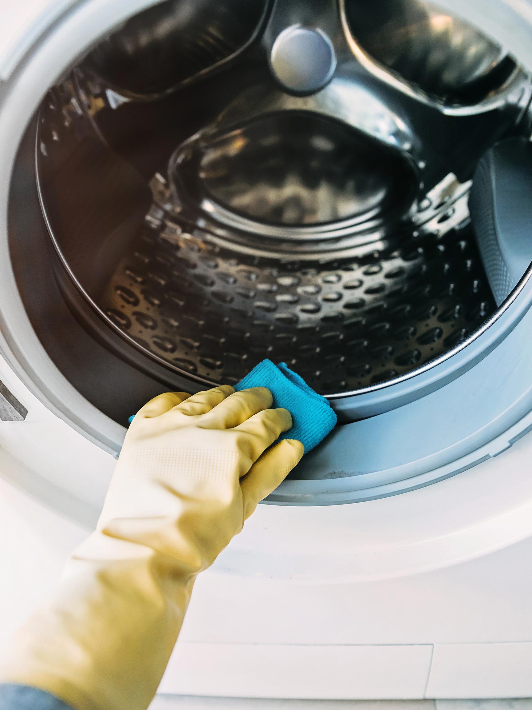 Smelly washing machine? Here’s how to fix it!