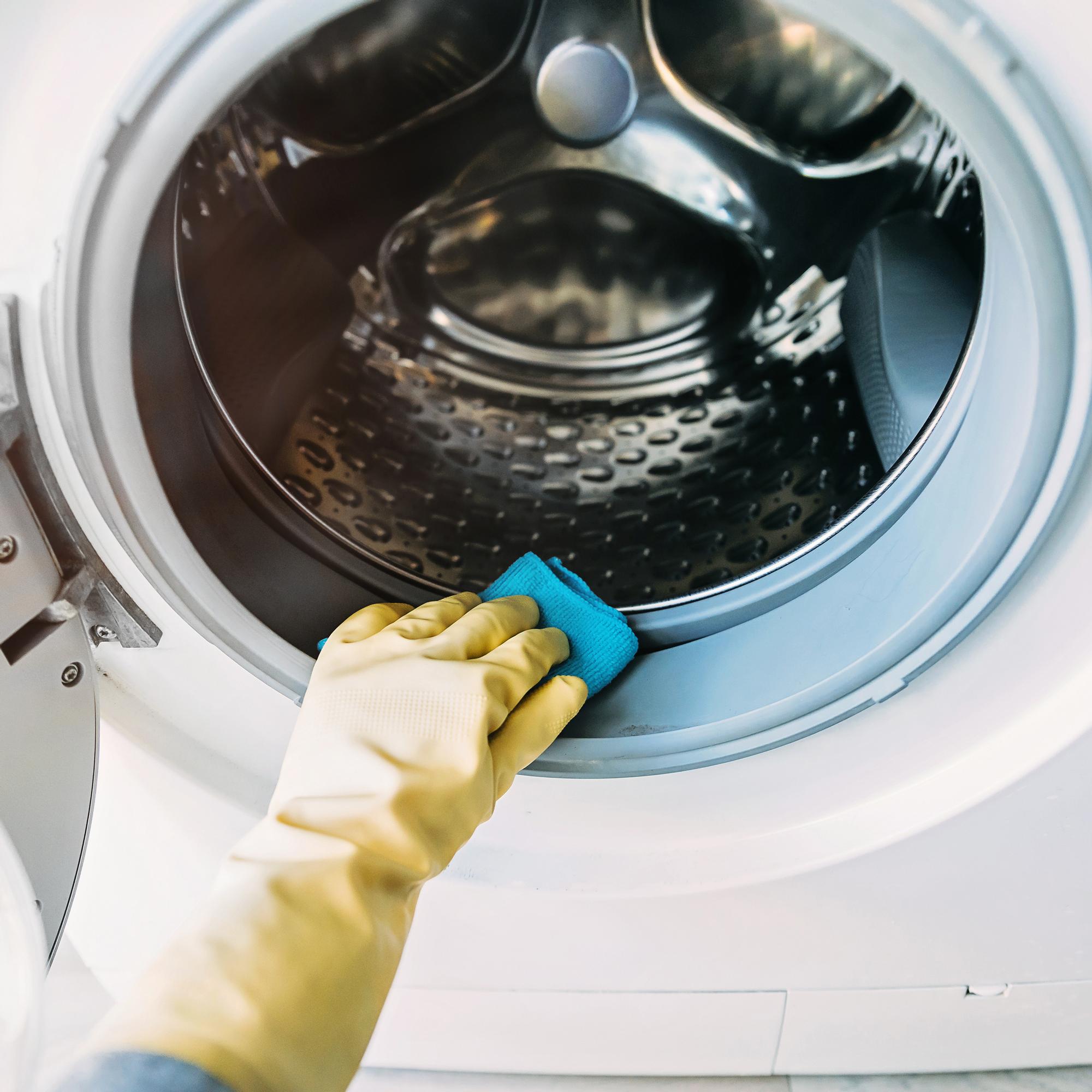 Smelly washing machine? Here’s how to fix it!