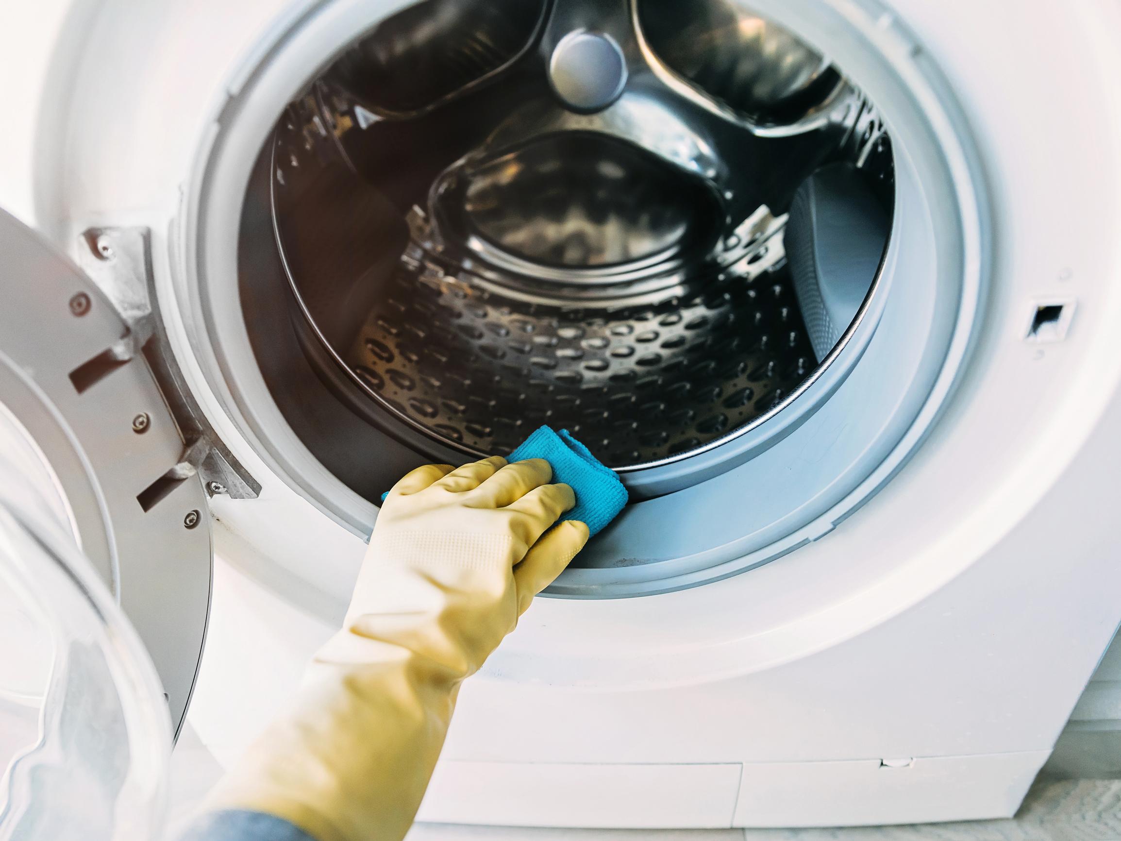 Smelly washing machine? Here’s how to fix it!