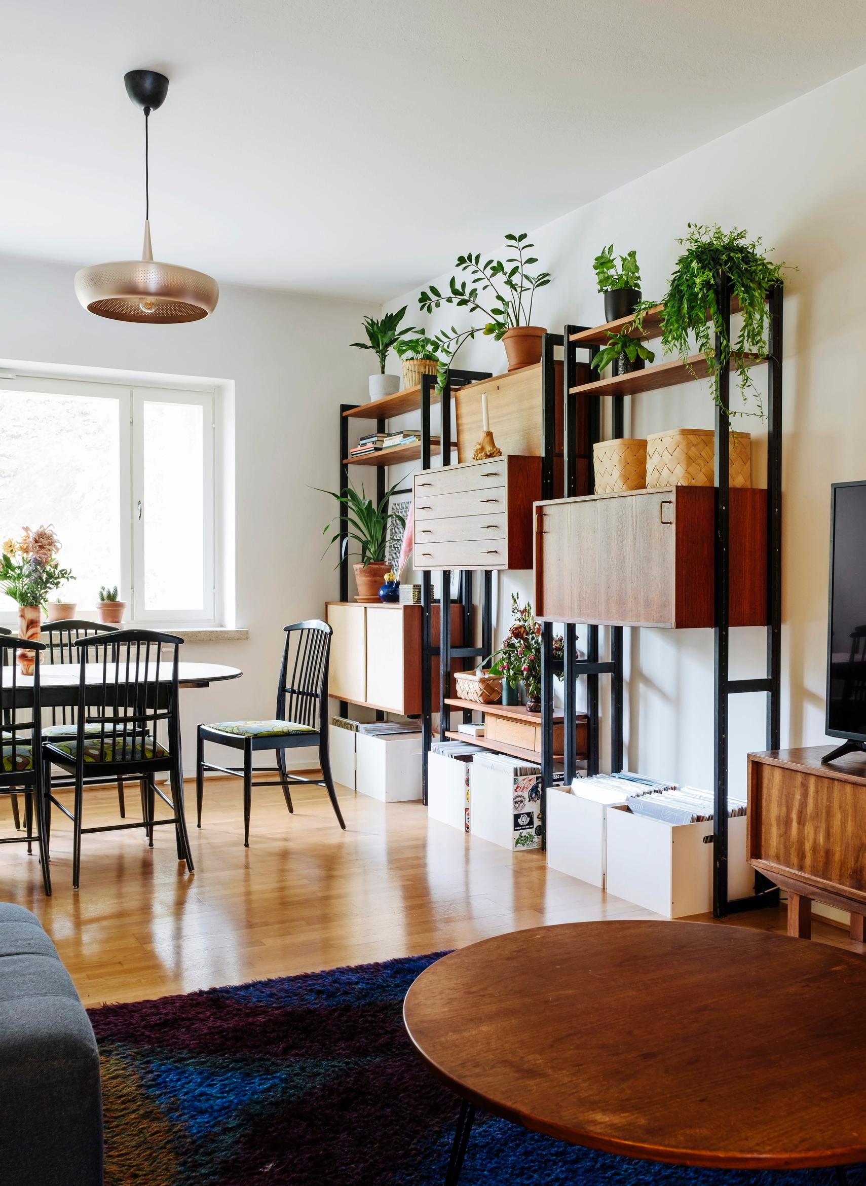 A retro bookshelf assembled from various parts