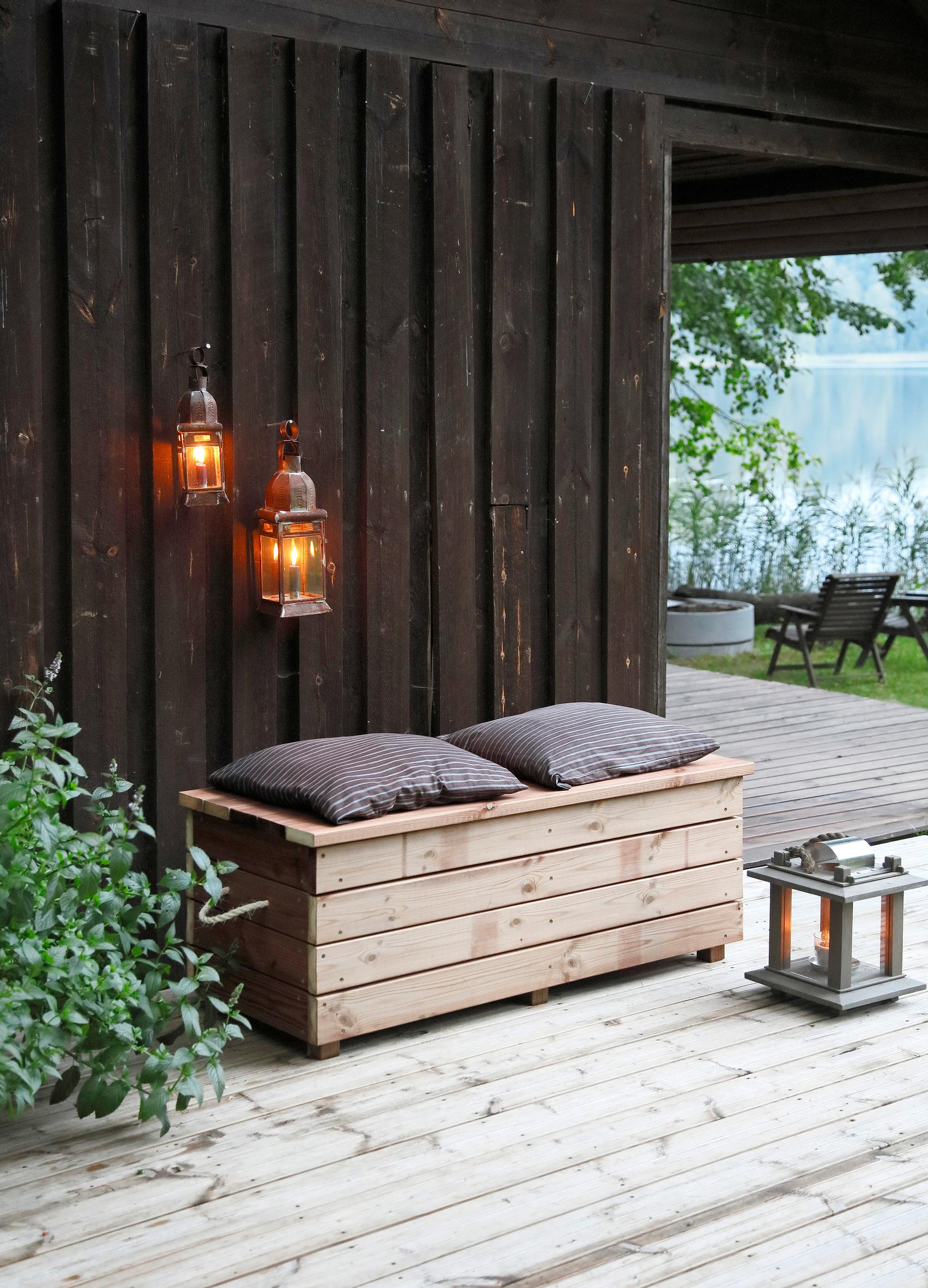 Outdoor storage bench—store your blankets and garden games in style