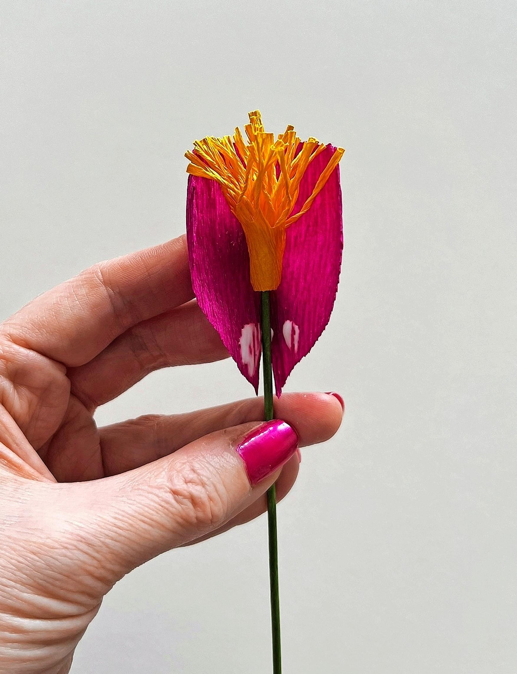 Gluing the paper peony petals