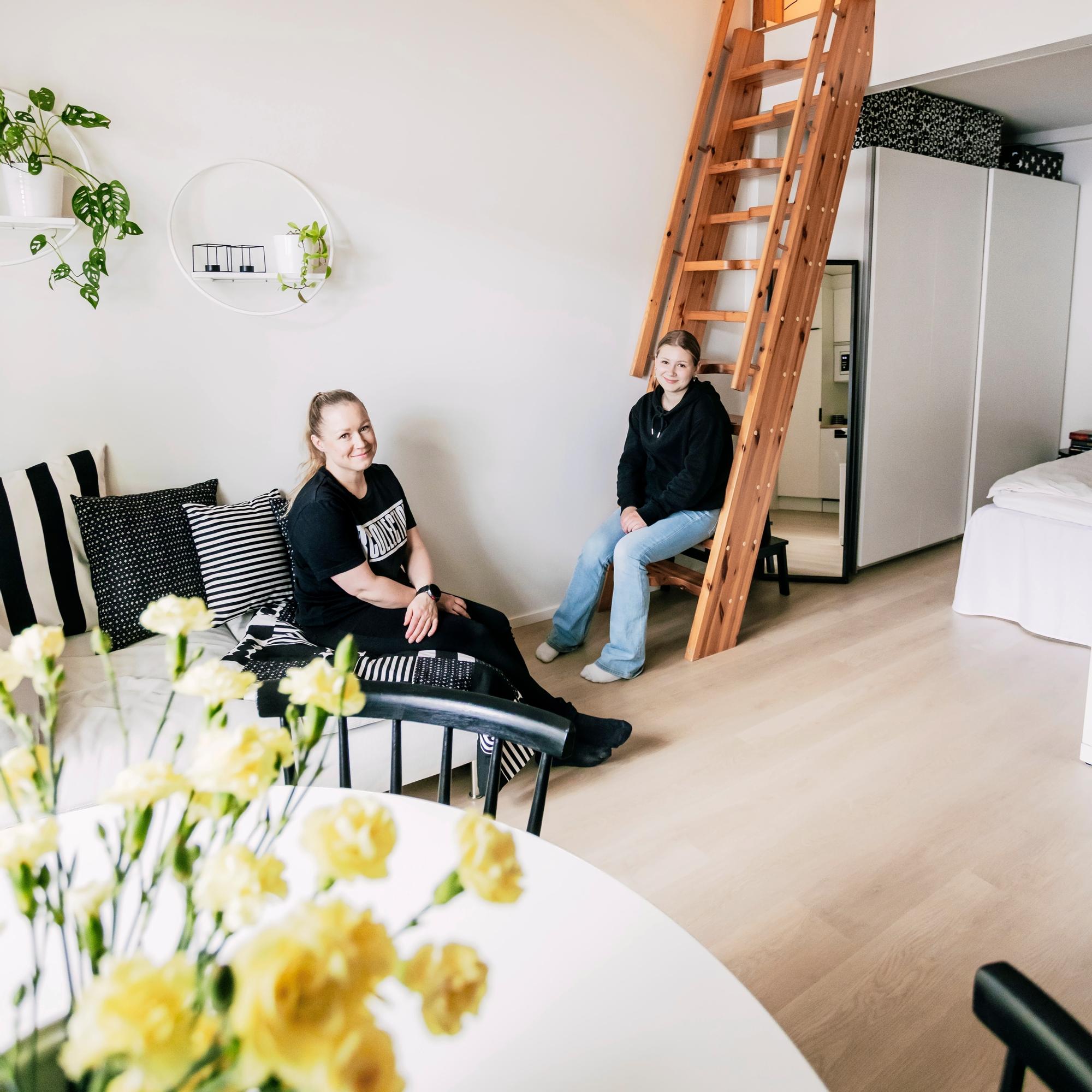 Mom and teen share a studio: “A big single-family house wasn’t right for me”