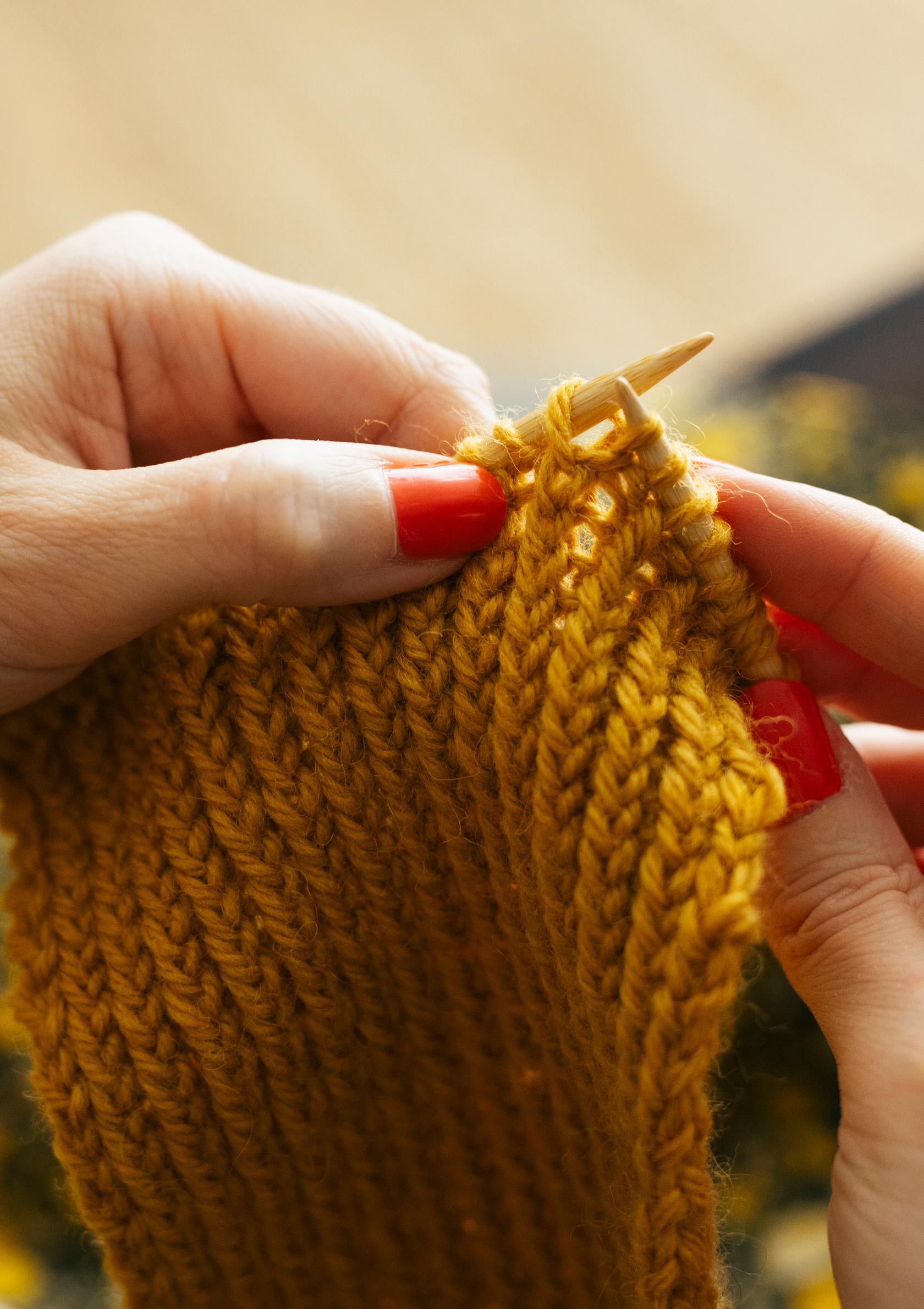 How to knit ribbing: Twisted ribbing, knitting a stitch through the back loop