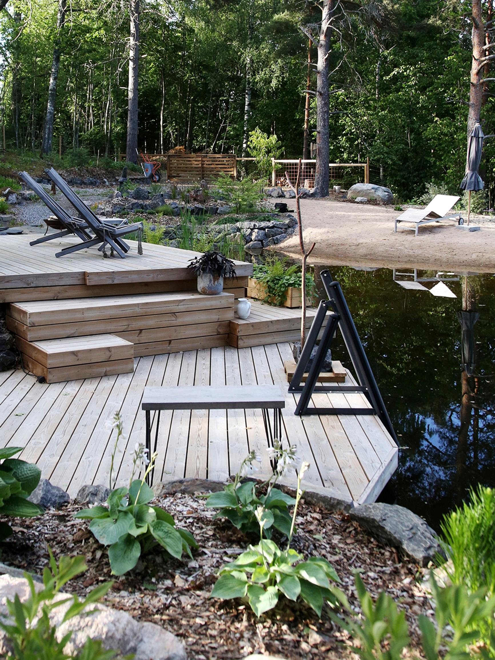 “Thanks to our pond, I don’t need a summer cottage”: Finnish Ritva takes a daily dip in the backyard pond