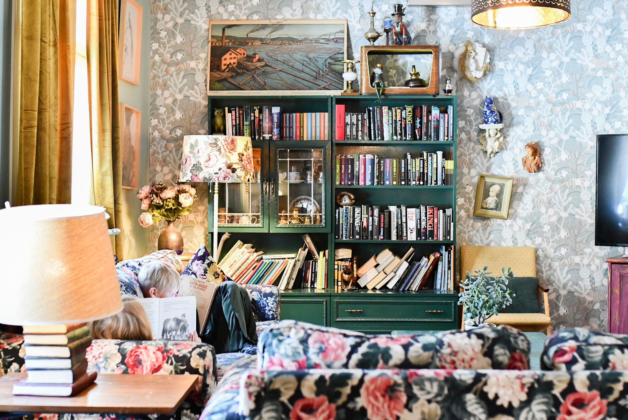 Colorful British style in the living room.