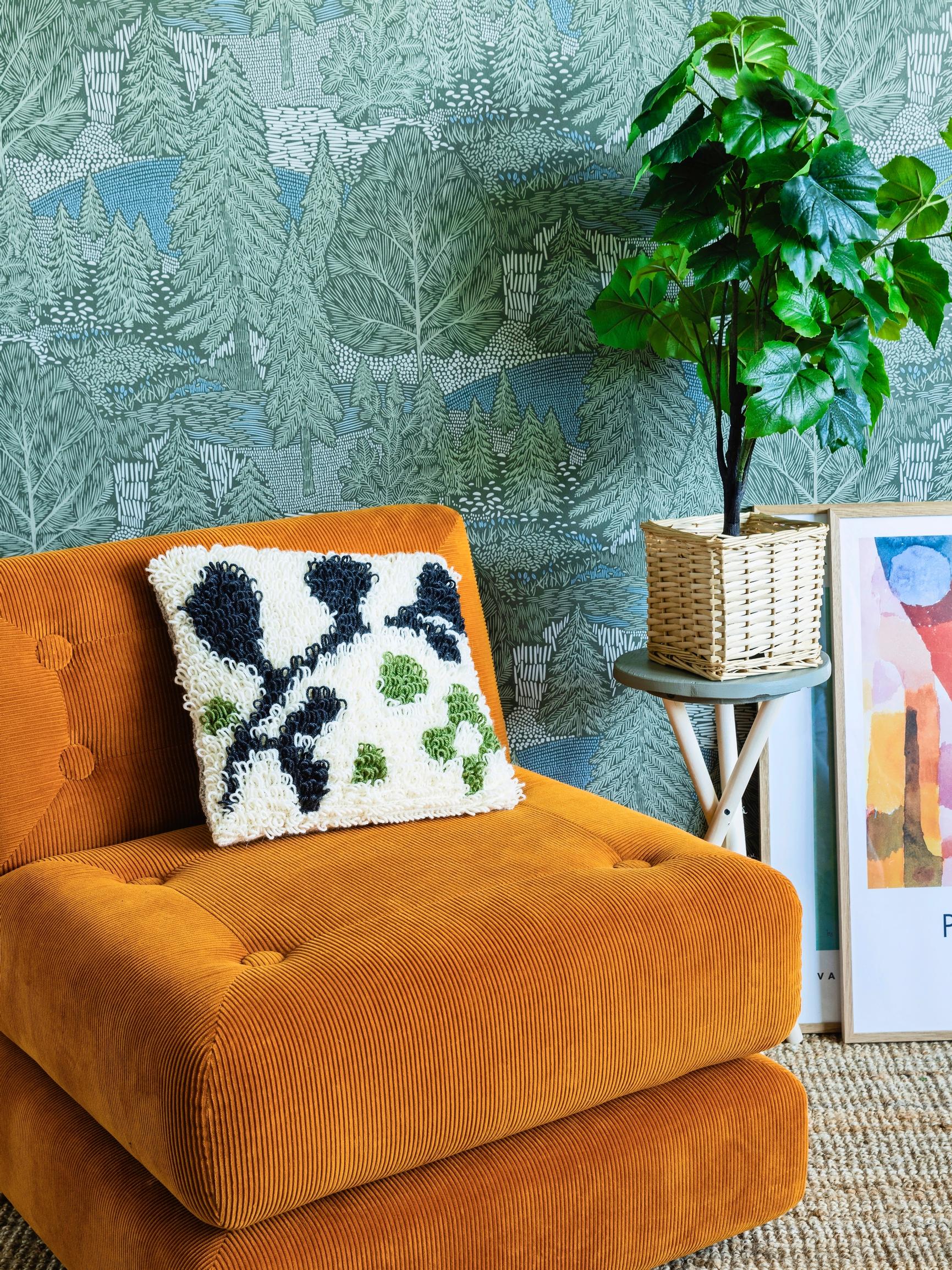 Loop stitch a cushion with a plant motif—get the pattern and try this fun technique