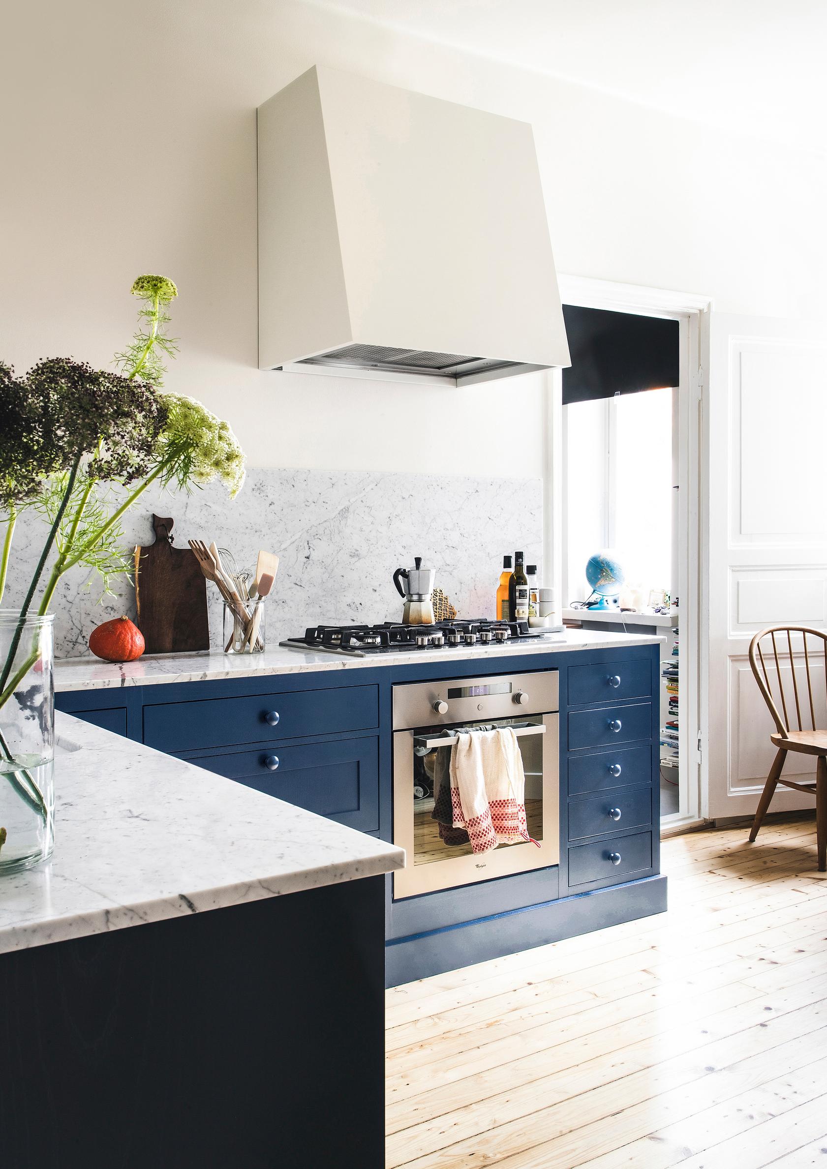 Blue and white kitchen