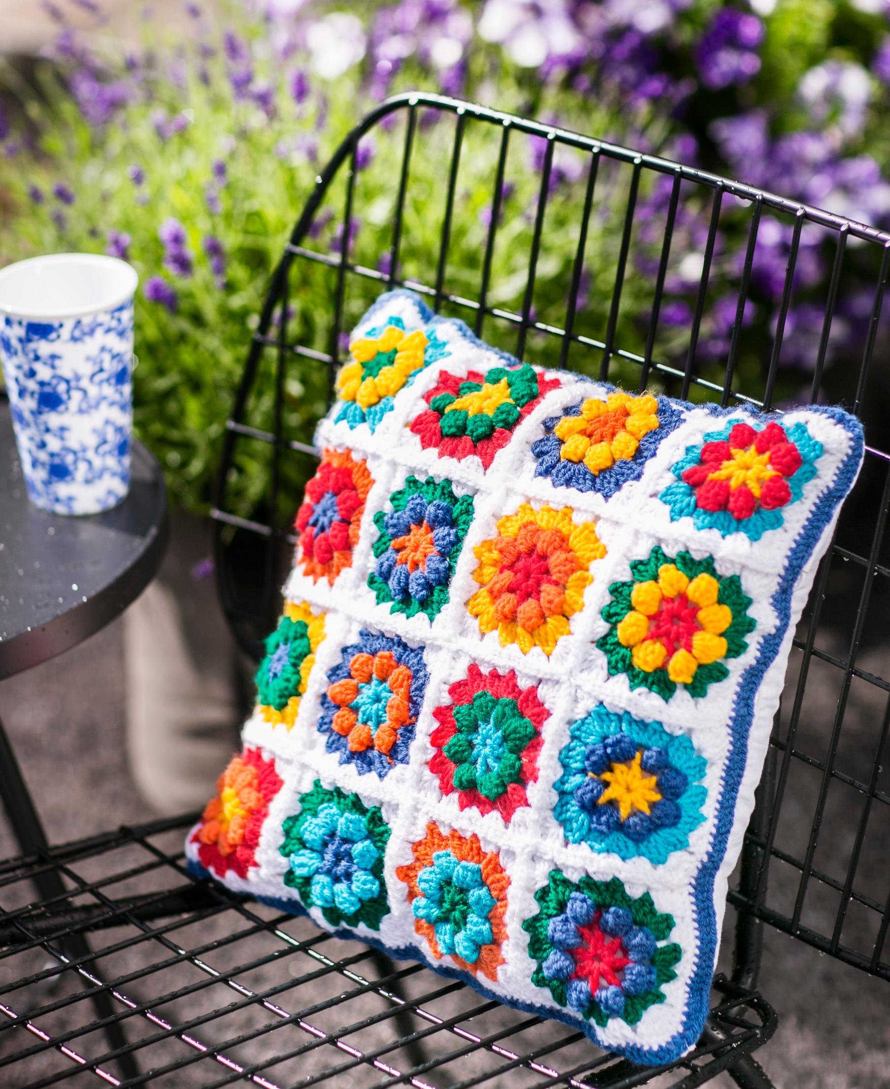 Granny squares reimagined—let’s crochet three-dimensional popcorn squares!