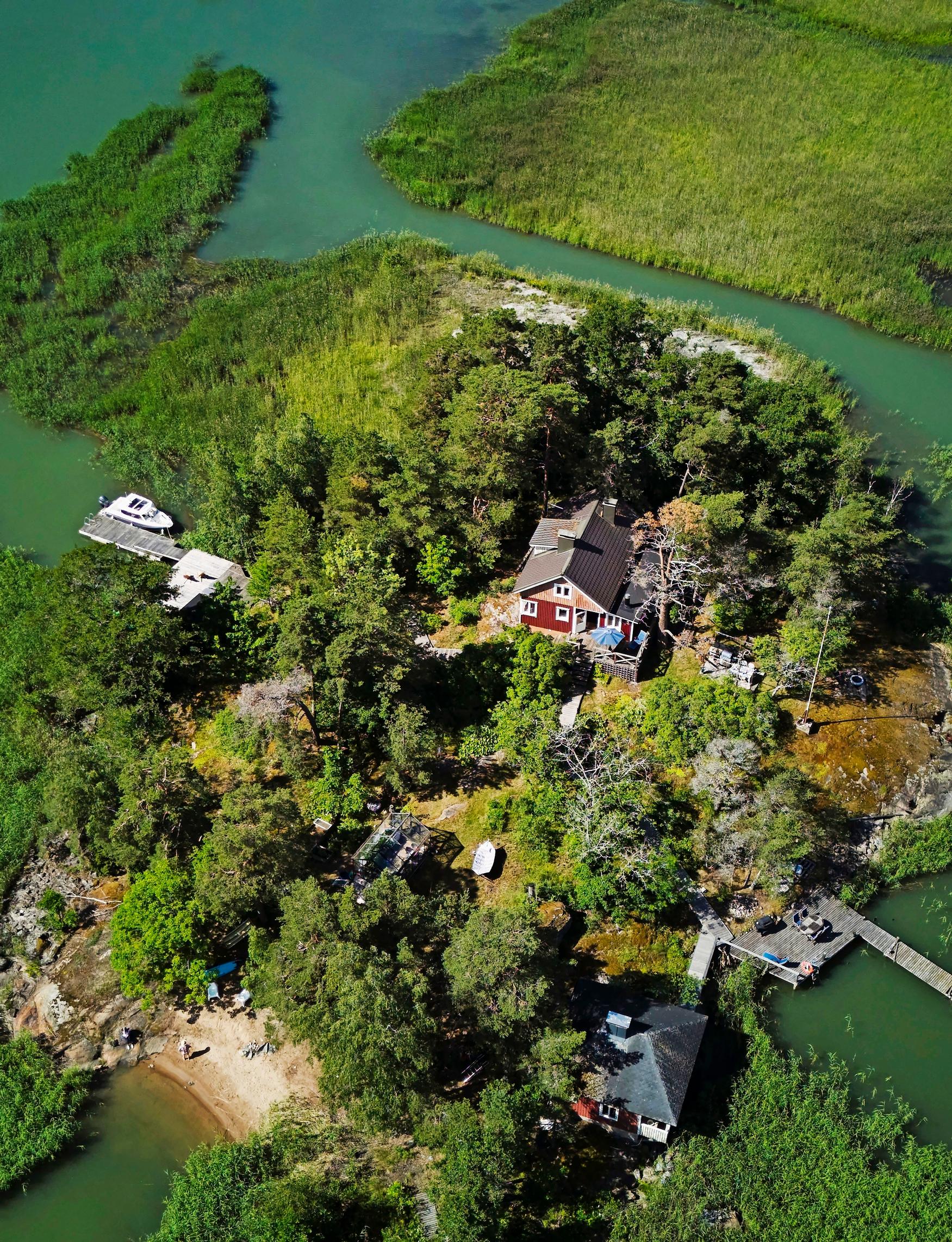 Drone view of Heli’s island cottage Kumpukari