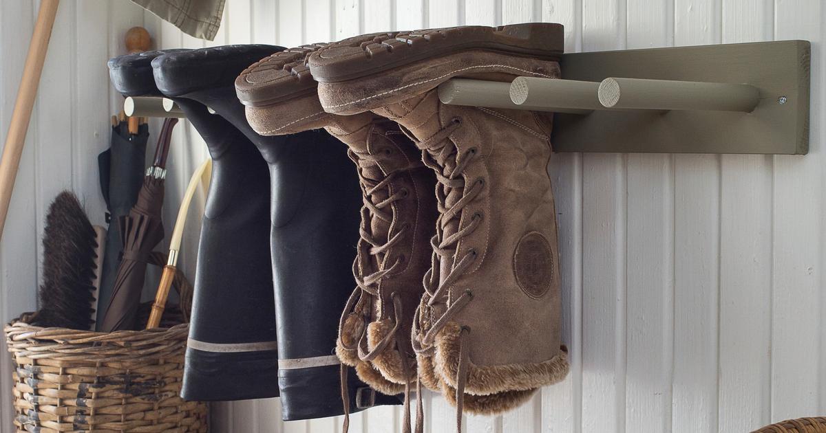 Upcycle Boot Rack DIY boot rack—check out our tutorial! | Kotona Living