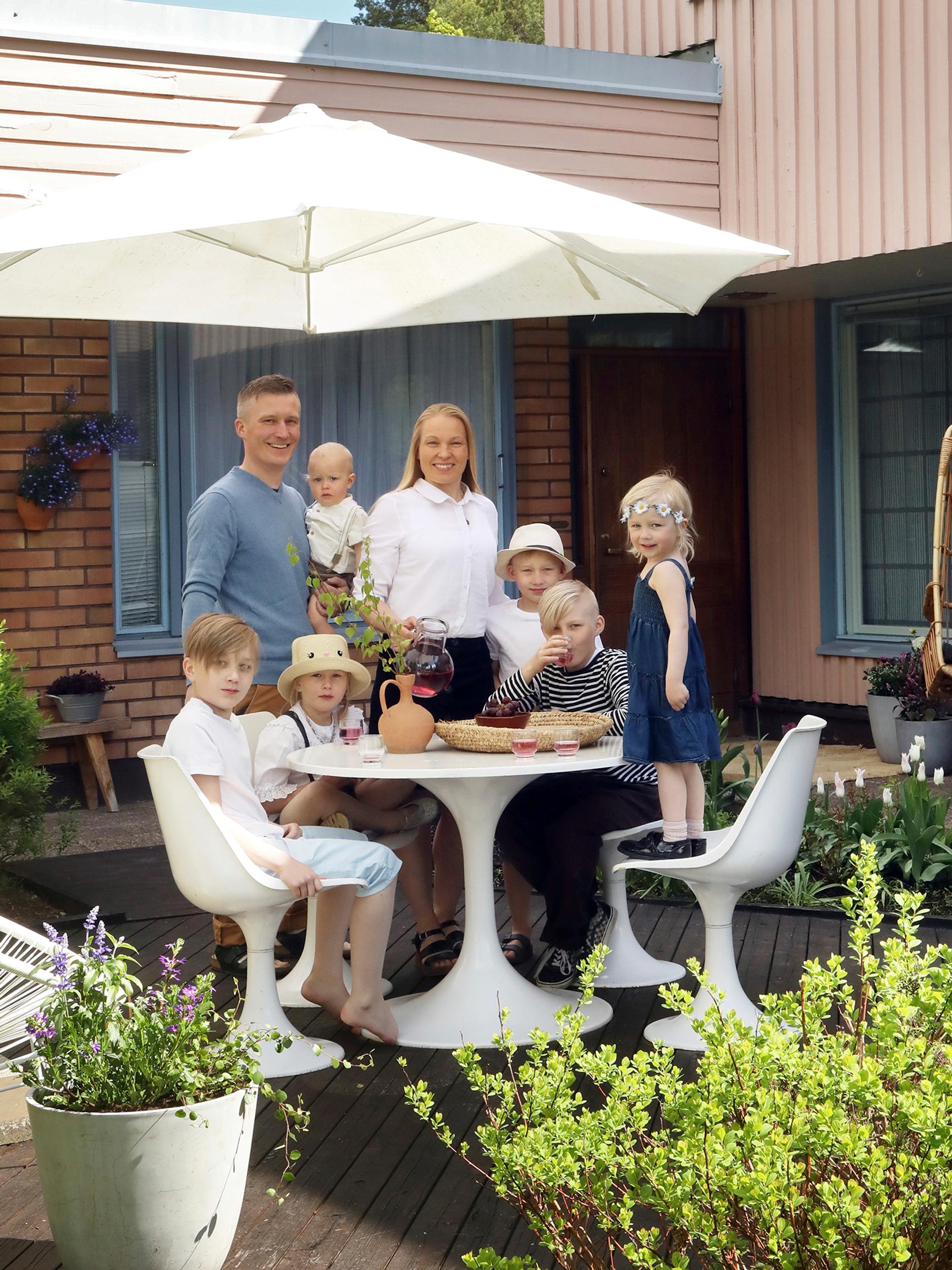 Nine children and a 1970s house intended as temporary housing: how a family forgot all about their dream lakeside home