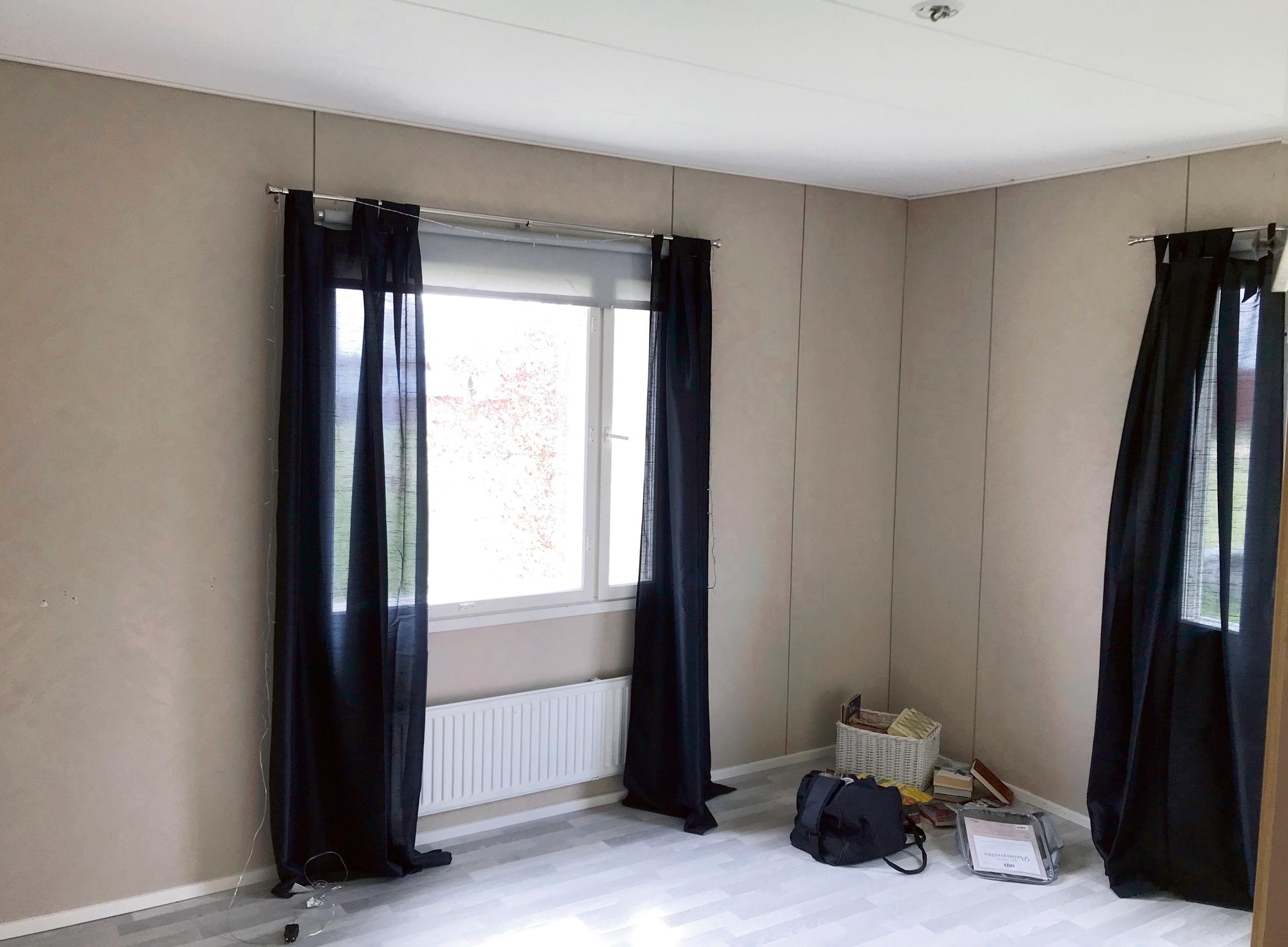 Living room before renovation