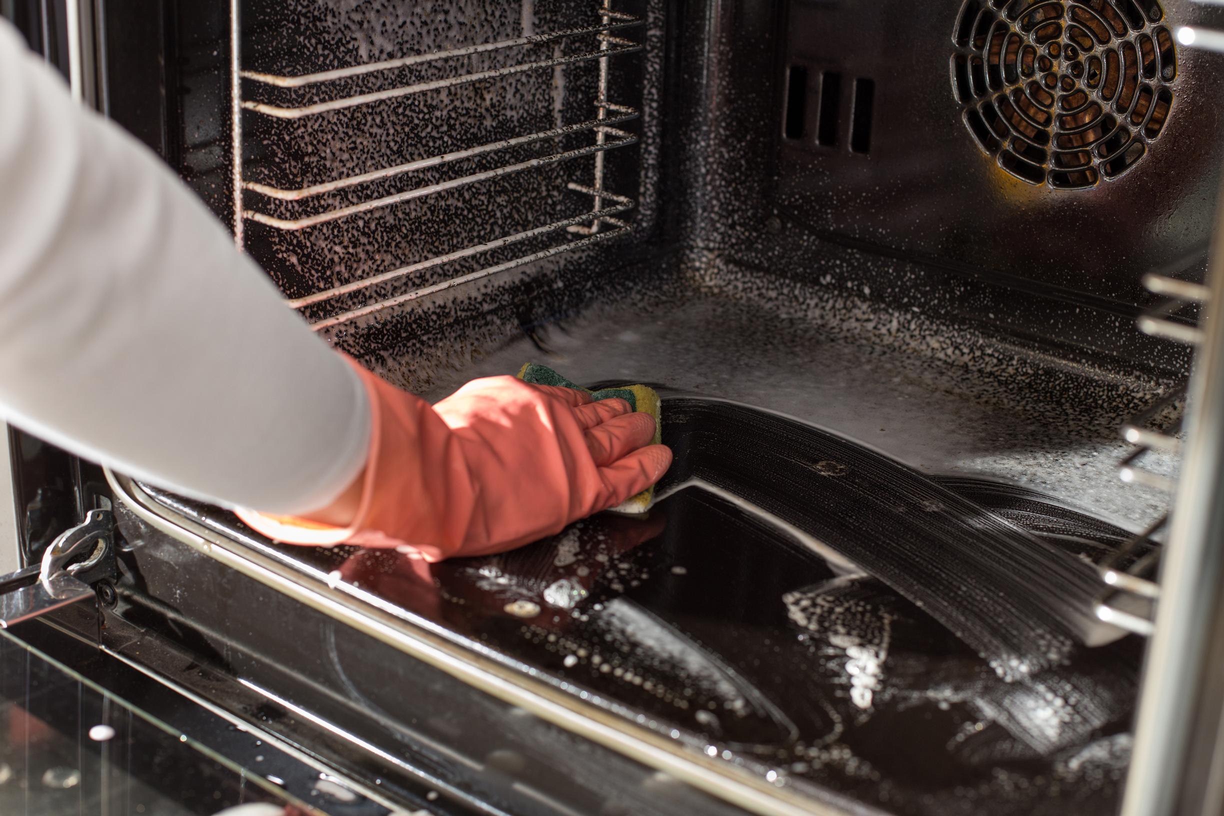 Oven cleaning with Auri Kananen: try the cleaning guru’s plastic wrap trick to melt away burnt-on grease
