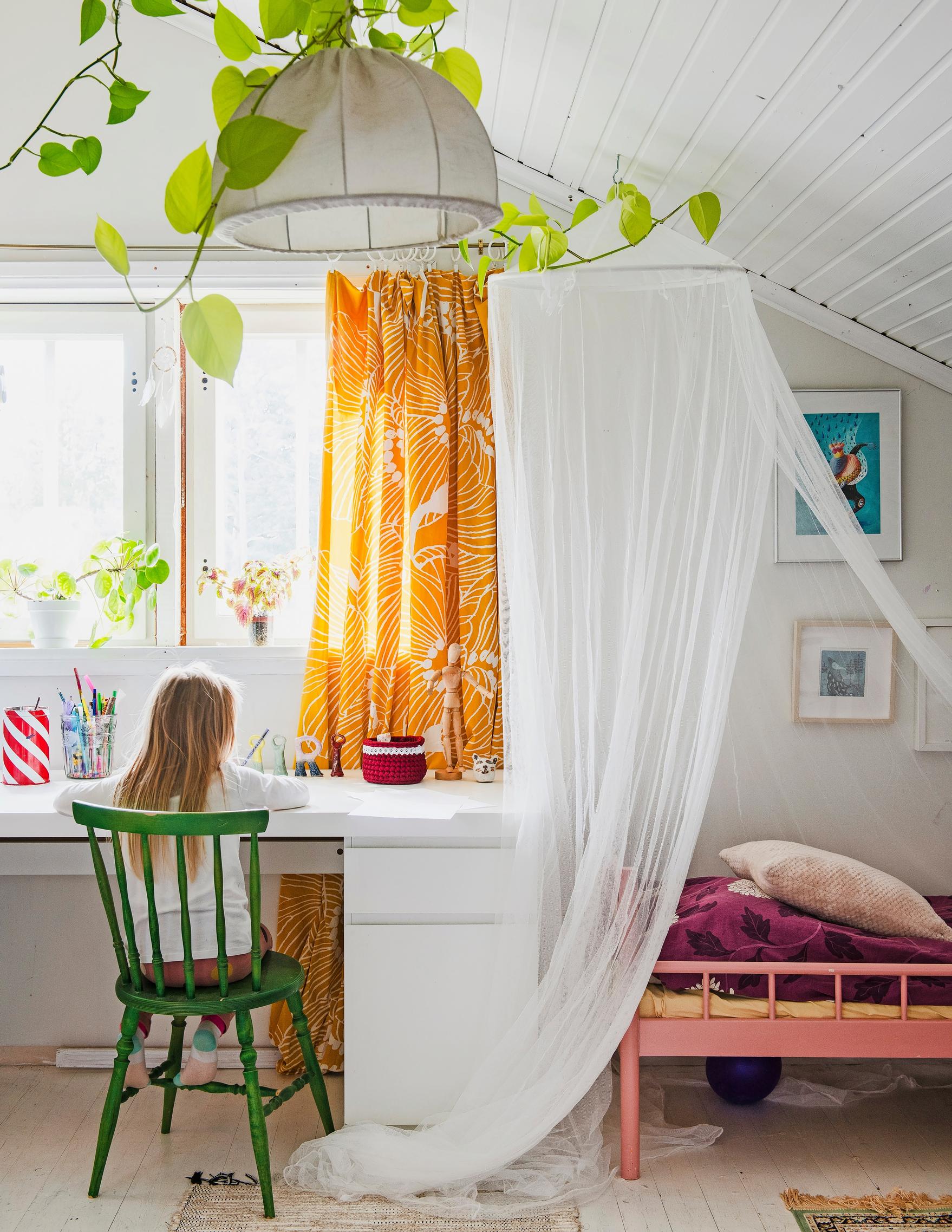 Photo of a children’s room furnished with flea market furniture.