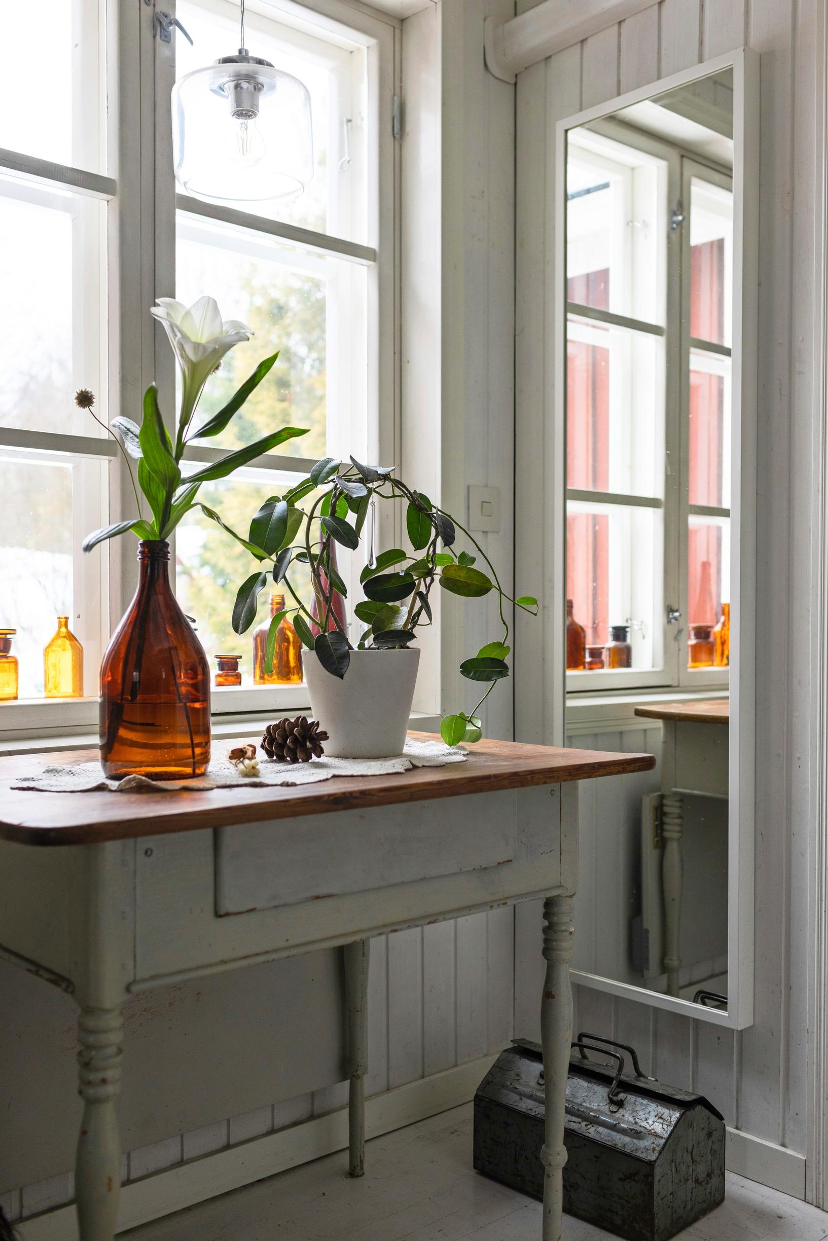 An old table in the entryway.