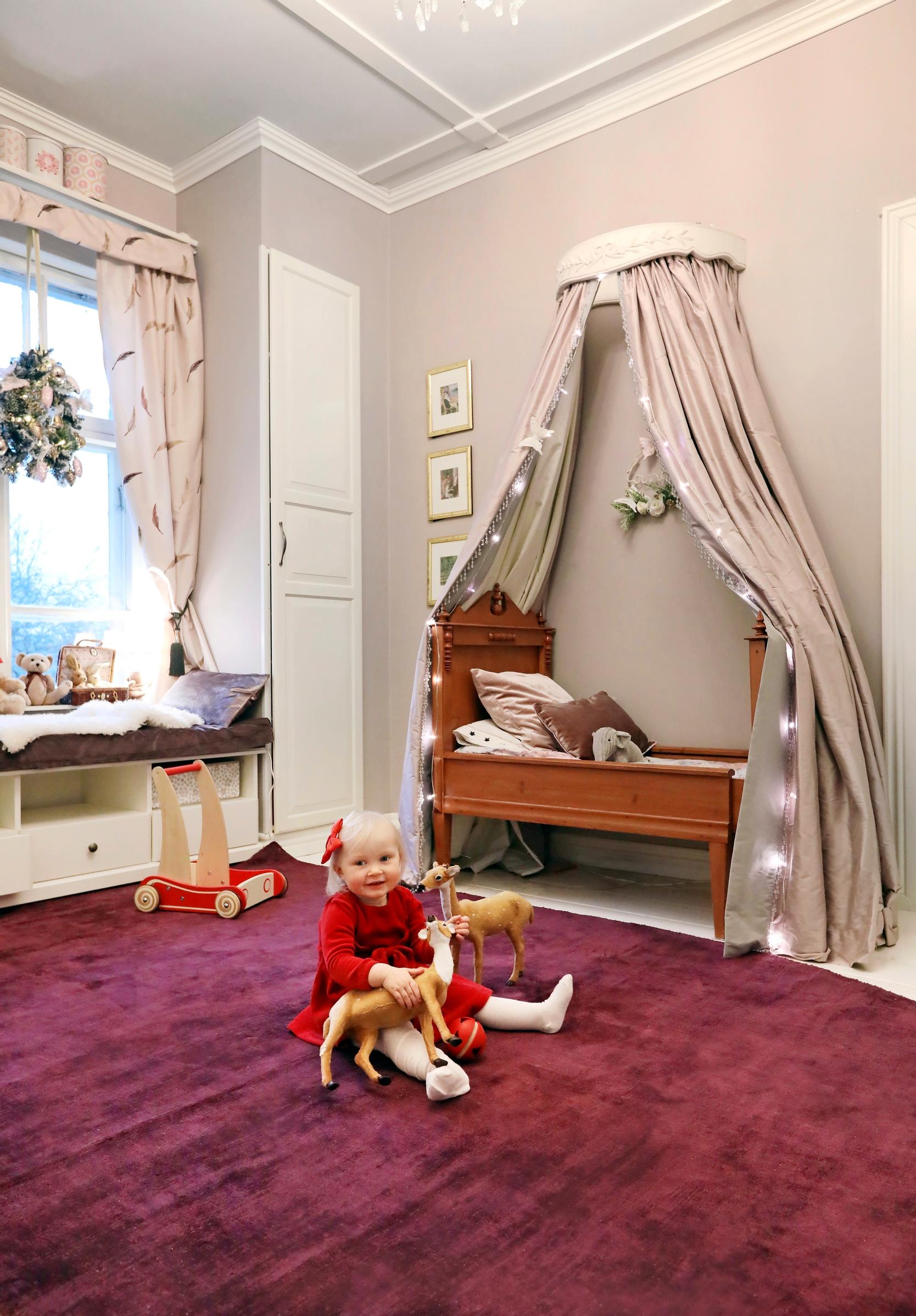 An English-style children’s room in the old riding estate