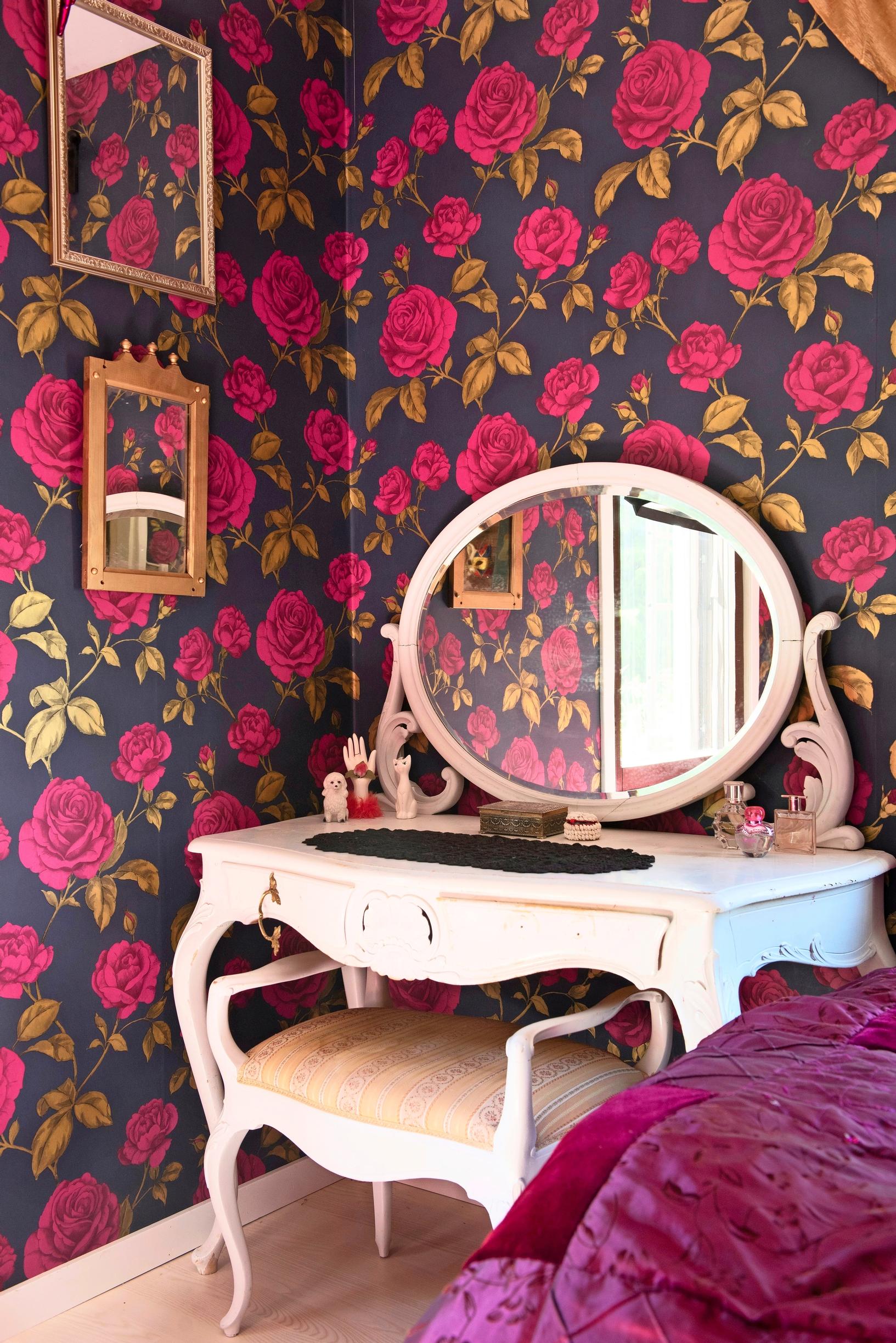 A bold red-black rose wallpaper in the bedroom
