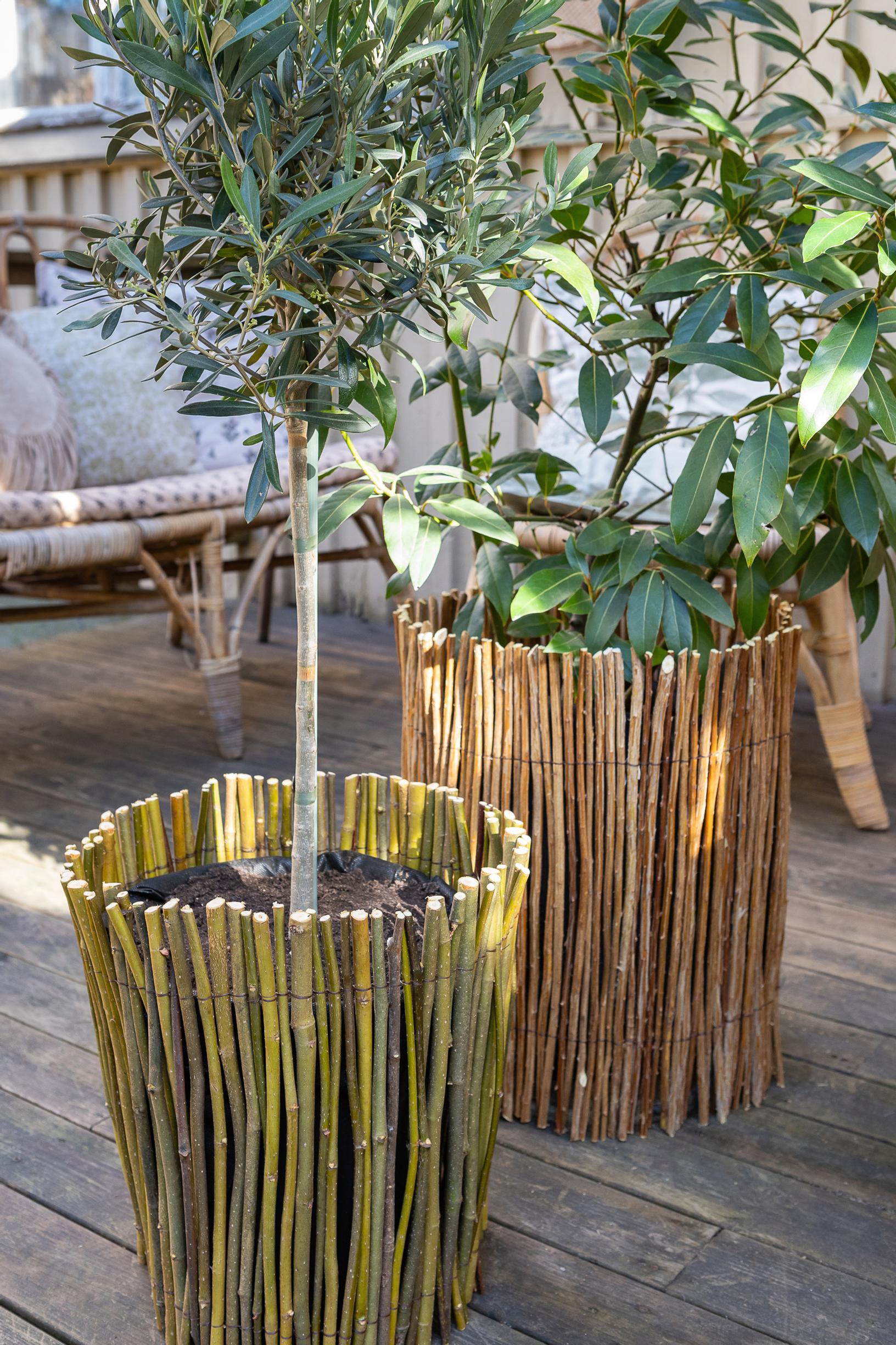 Pot covers made of twigs