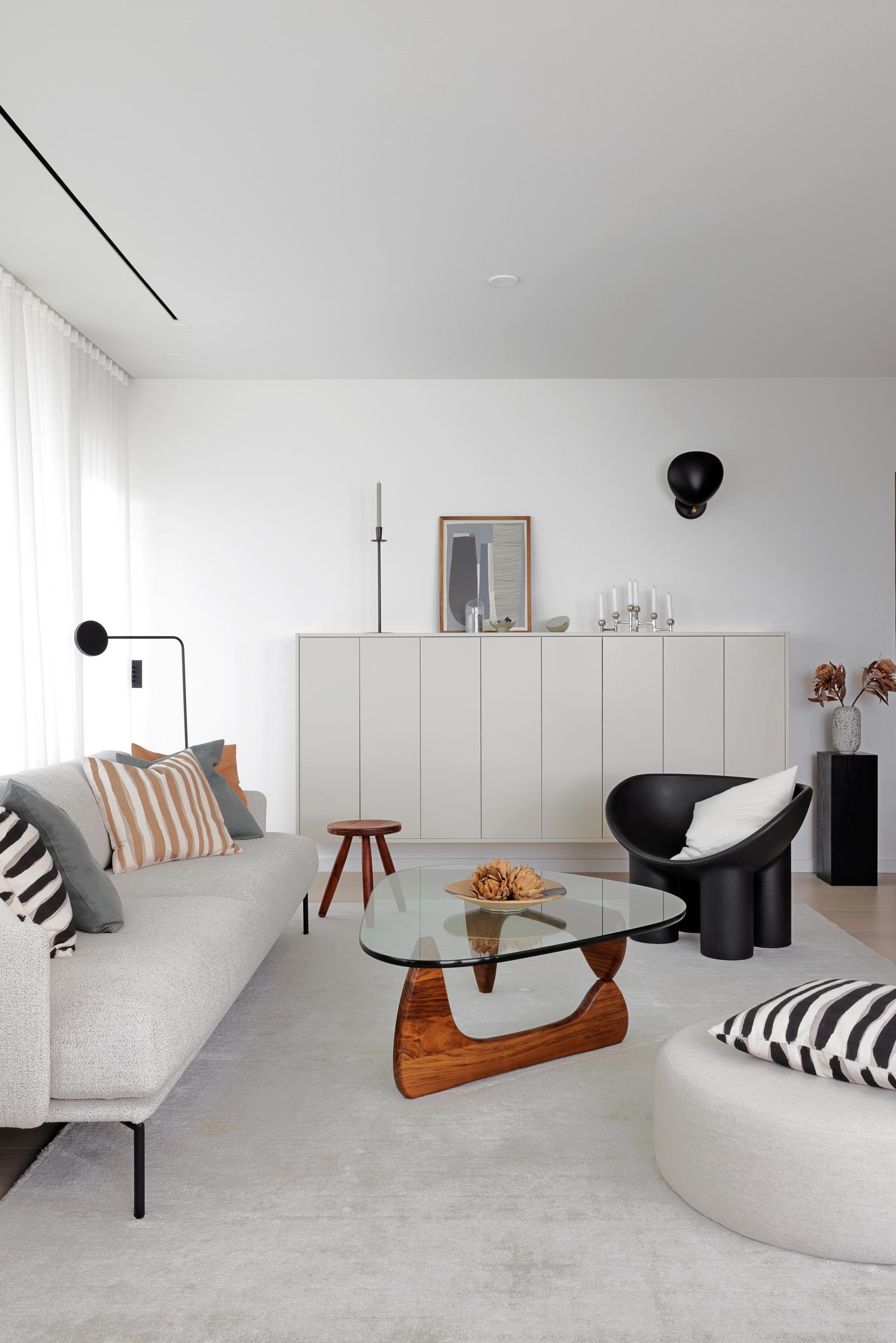 In a living room decorated in gray, black and dark wood elements are also present.