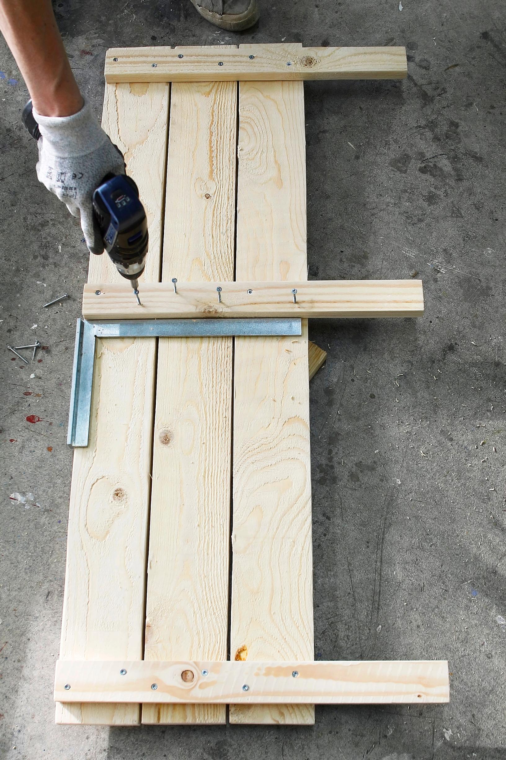 Support strips for the herb wall