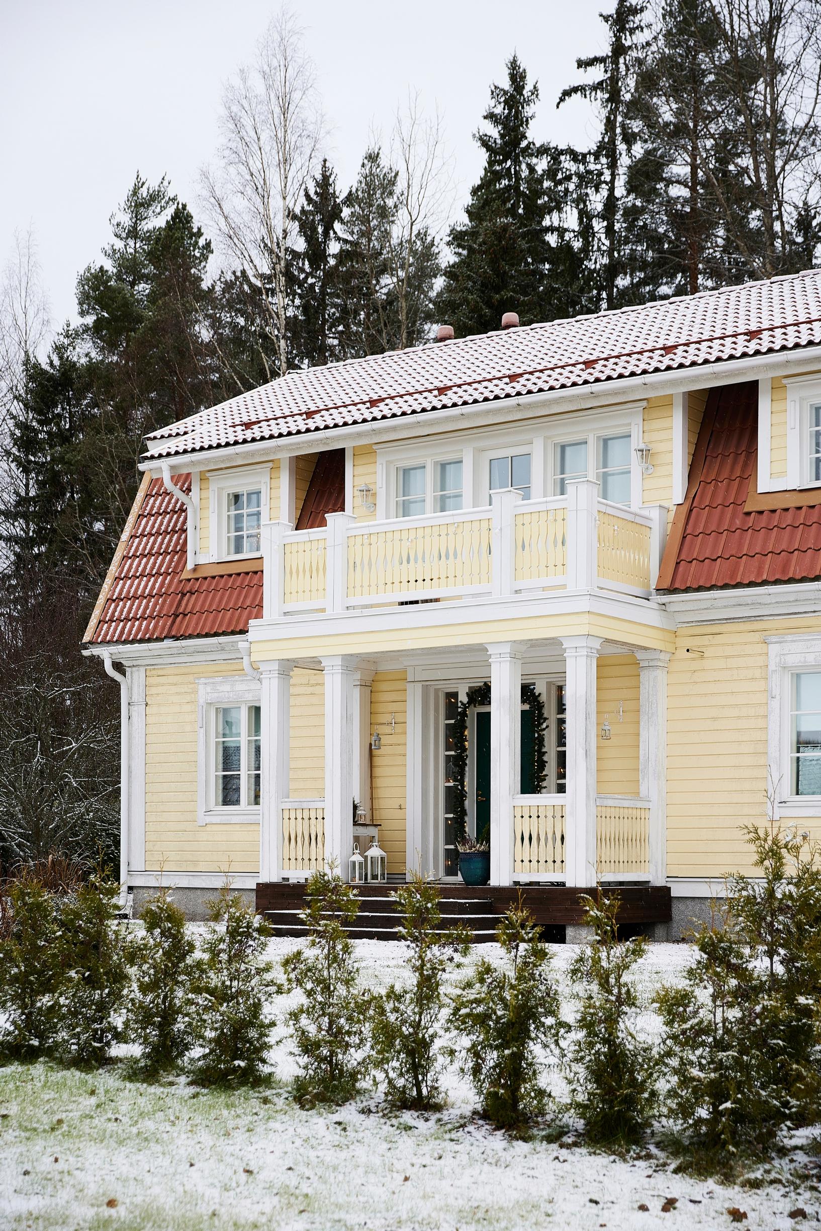 A mansard-roofed Kannustalo Rauhala