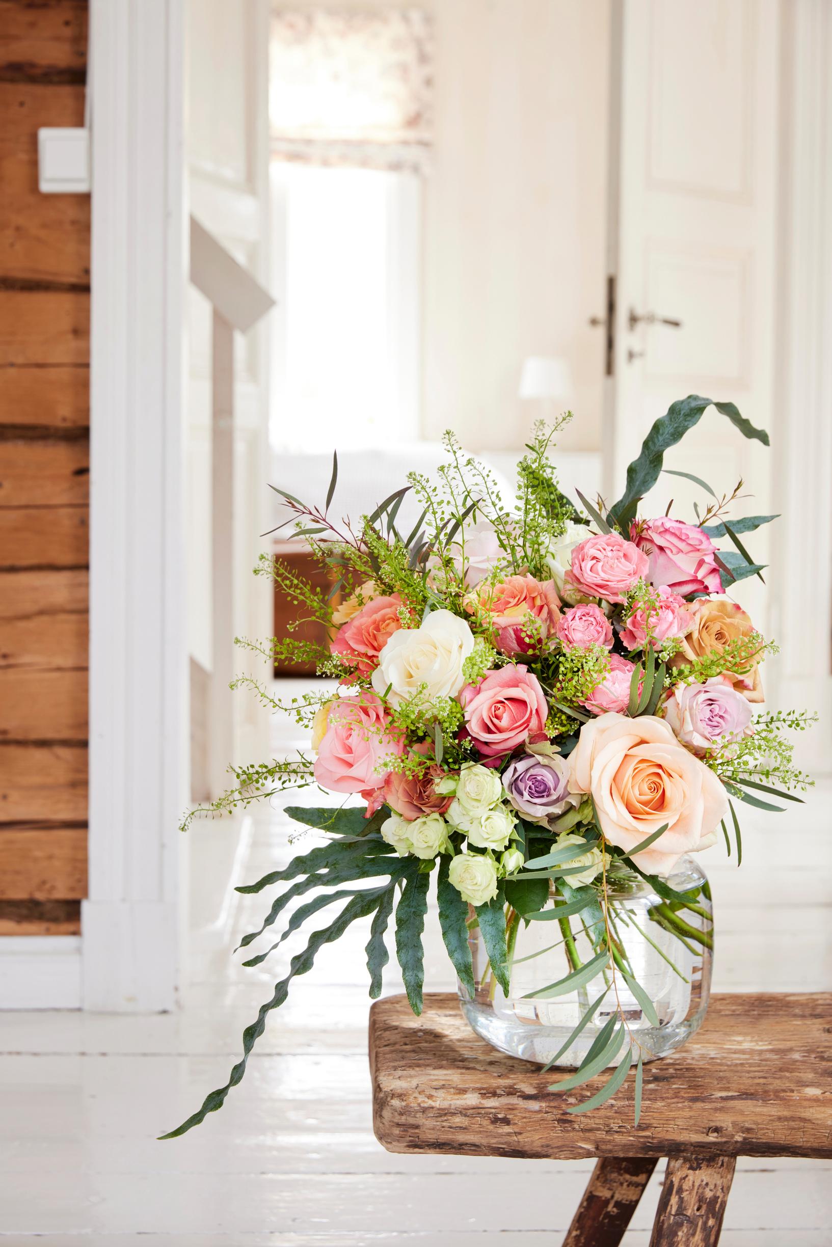 Valentine’s Day flowers: a lavish rose bouquet