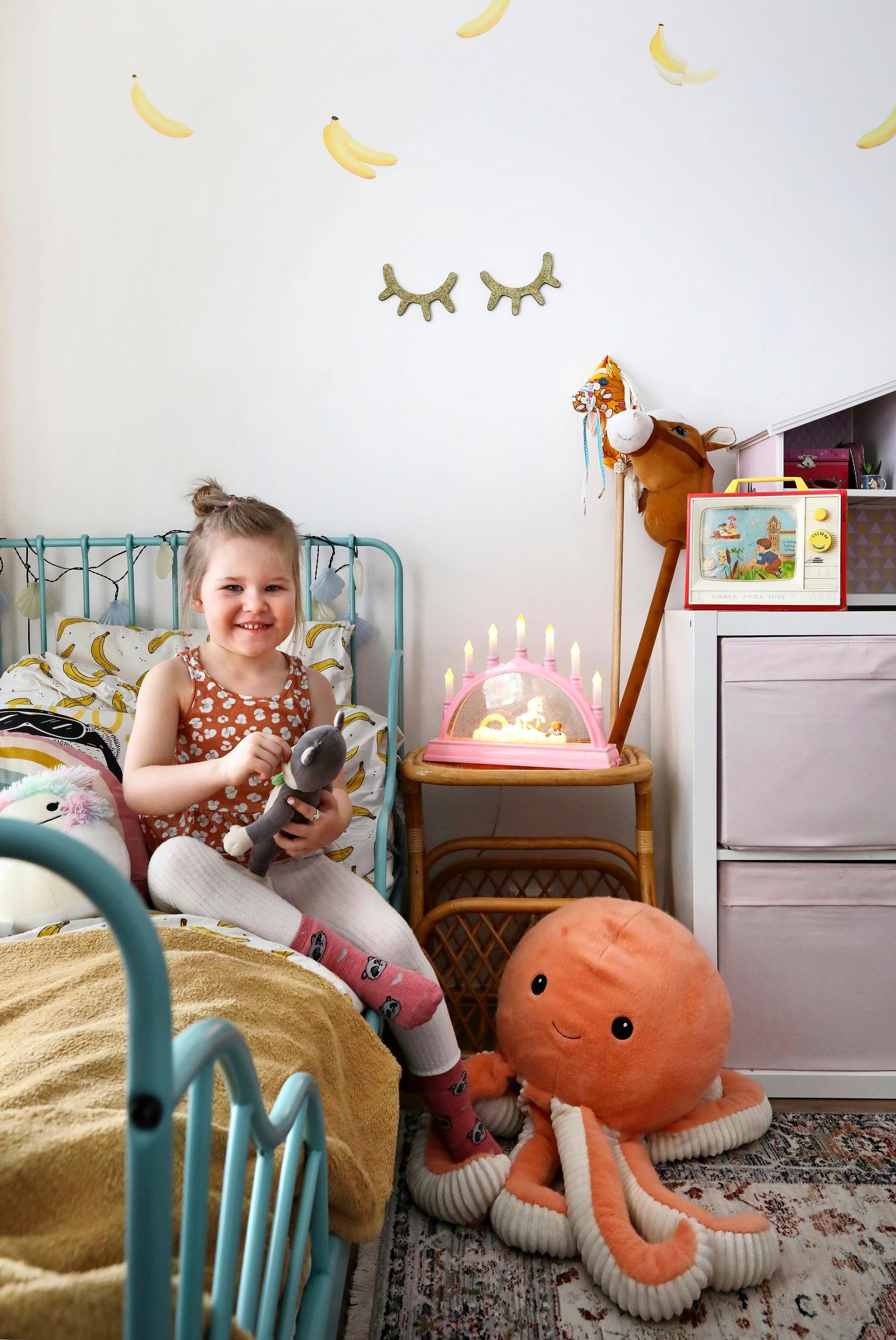 Justiina’s daughter in her room