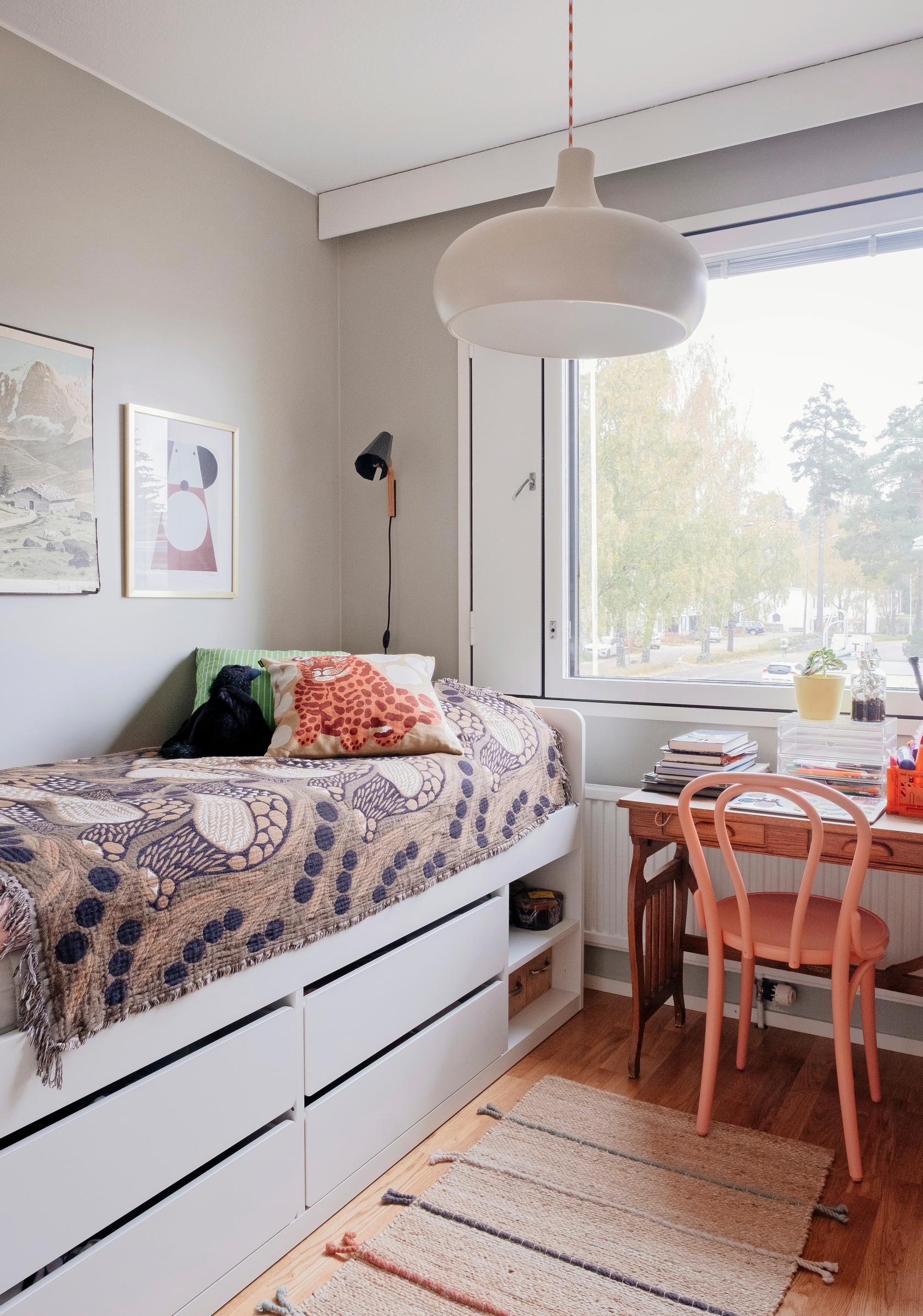 Olavi’s room with a built-in-drawer bed