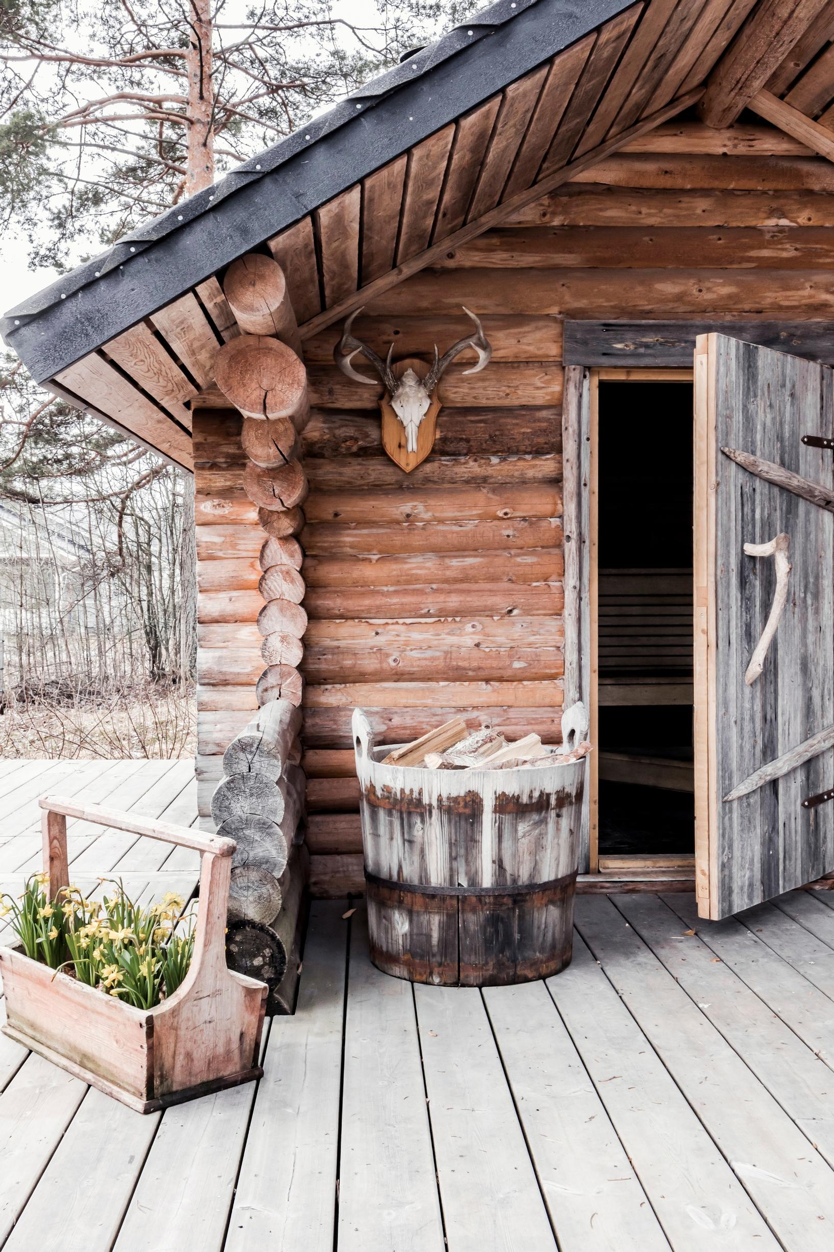 the outdoor sauna patio